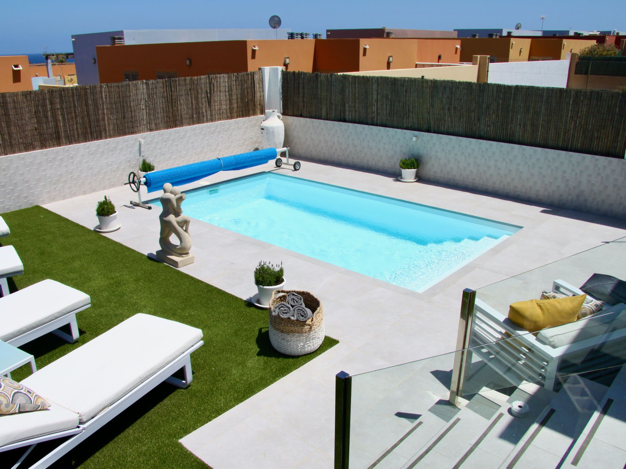 Mit Pool für 2 Personen und 4 Kinder-Binnen