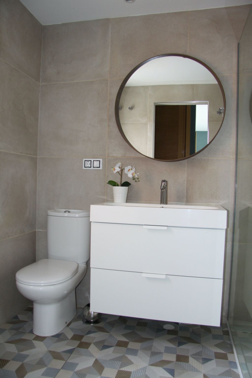 Mit Pool für 2 Personen und 4 Kinder-Binnen