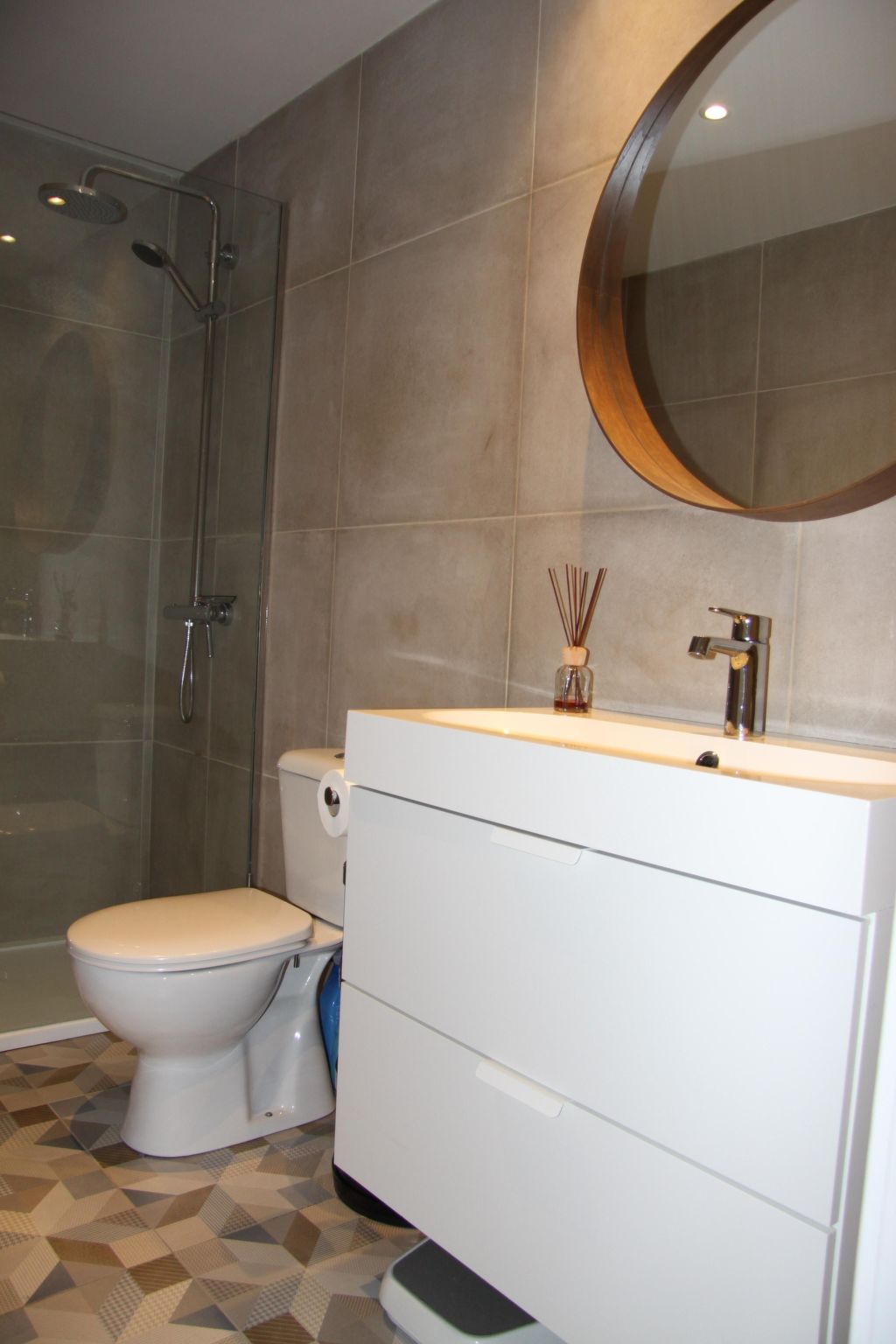 Mit Pool für 2 Personen und 4 Kinder-Binnen