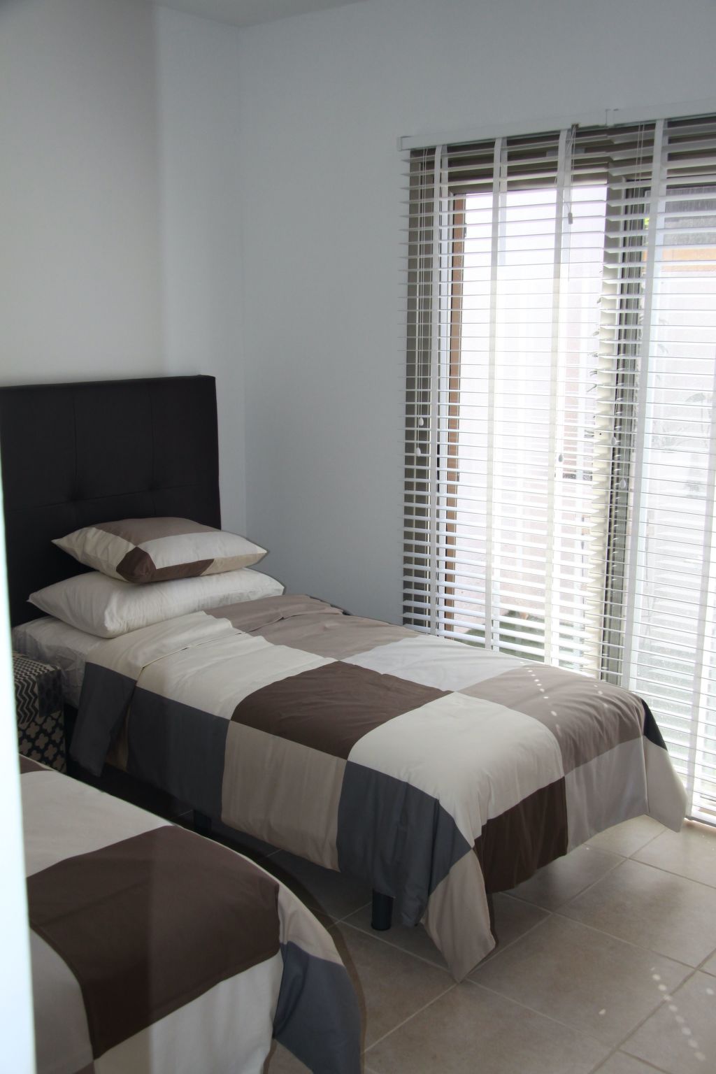 Mit Pool für 2 Personen und 4 Kinder-Binnen