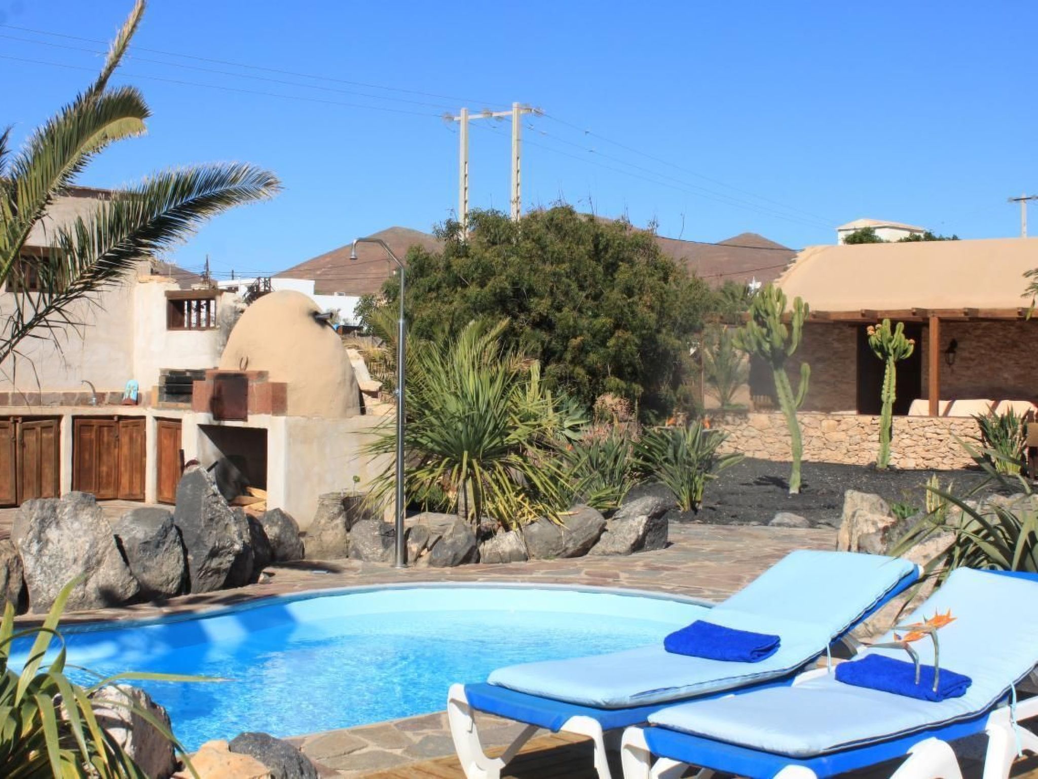 Typisches kanarisches Steinhaus mit privatem Pool in Tuineje