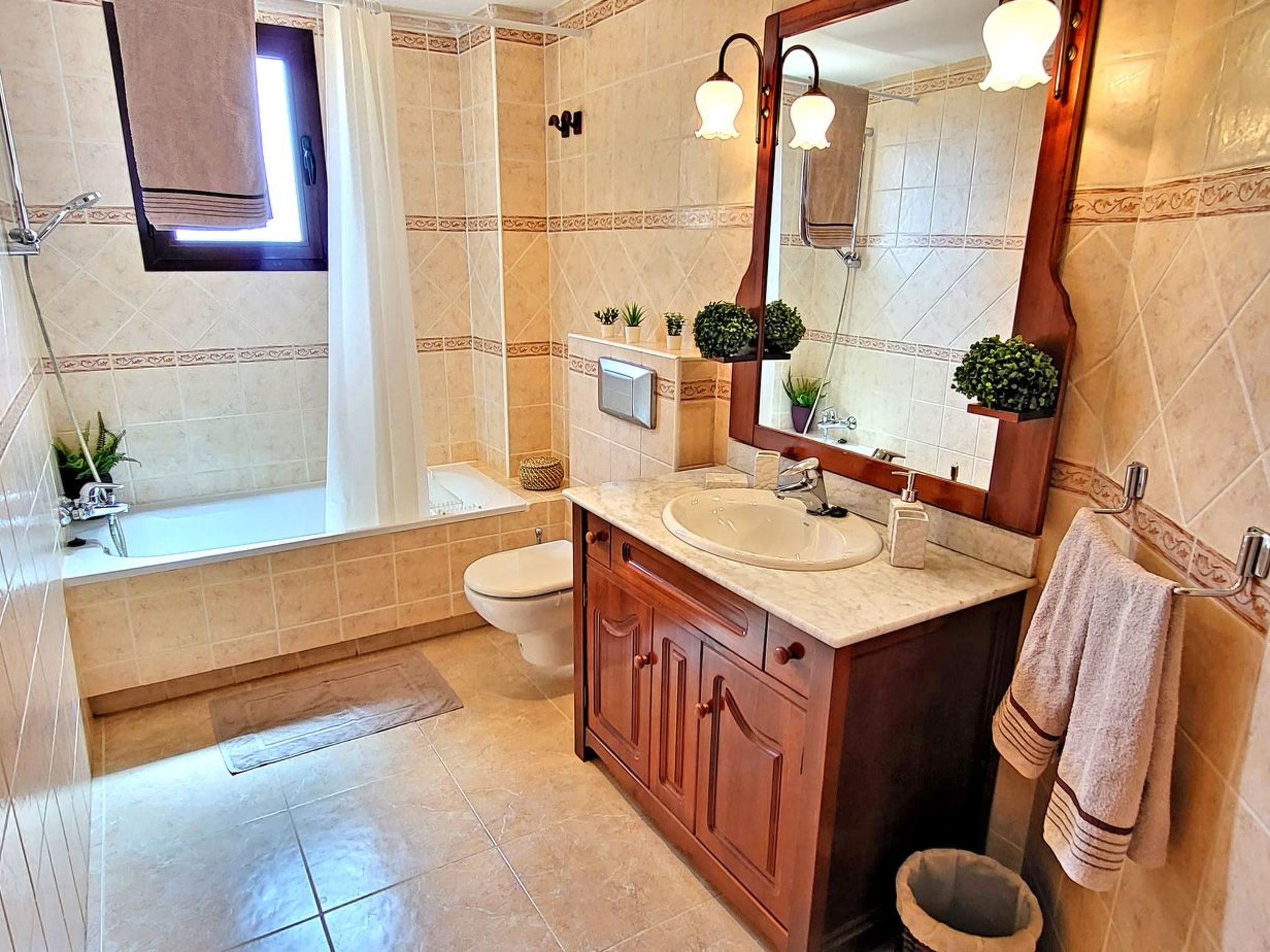 Schöne Ferienwohnung mit Terrasse und Meerblick