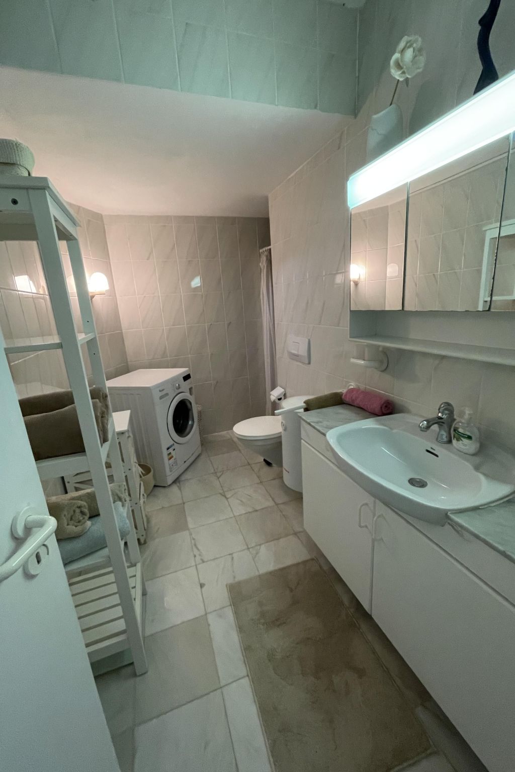 Appartement mit Blick auf das Wasser-Image-tags.info