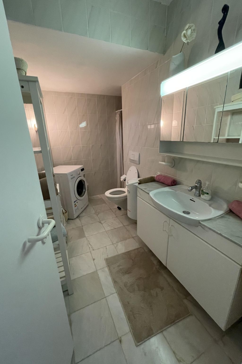 Appartement mit Blick auf das Wasser-Image-tags.info