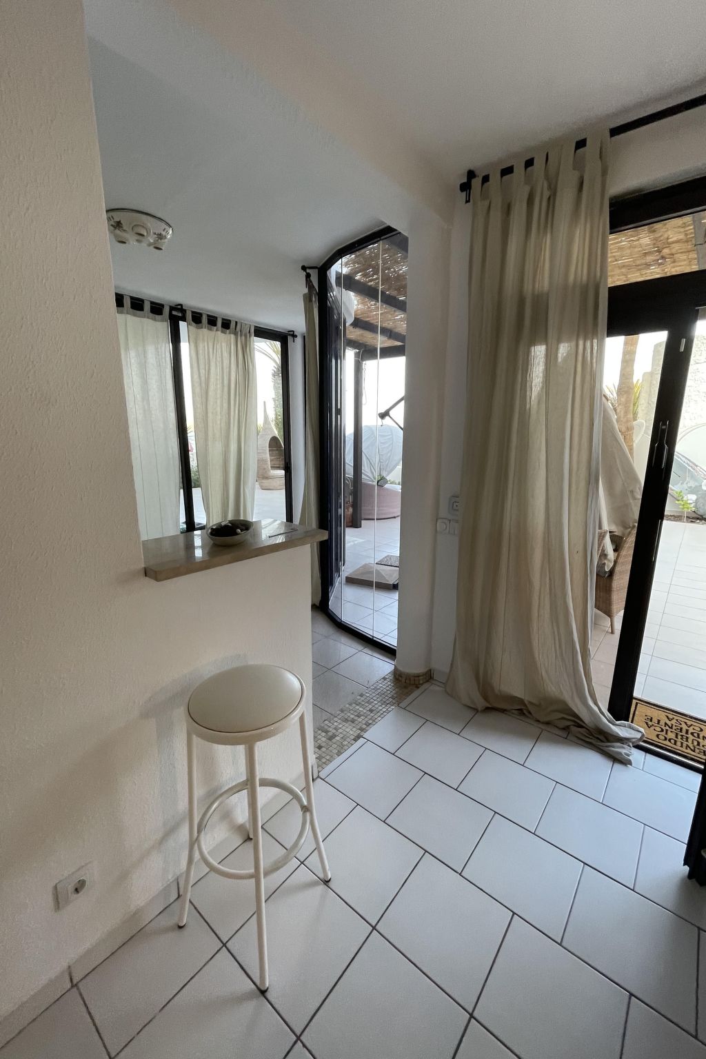 Appartement mit Blick auf das Wasser-Image-tags.info