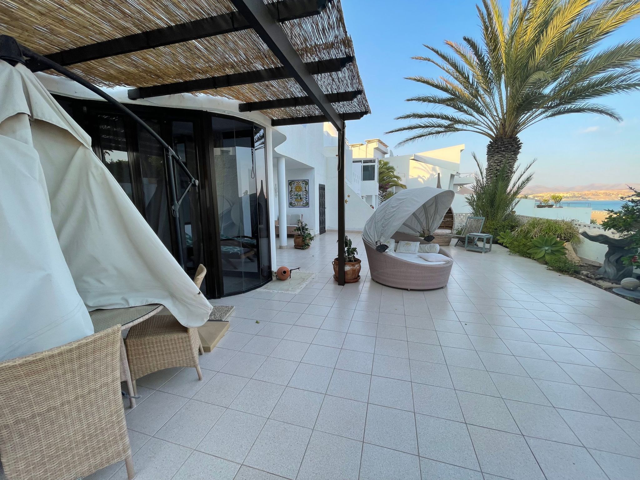 Appartement mit Blick auf das Wasser-Image-tags.info