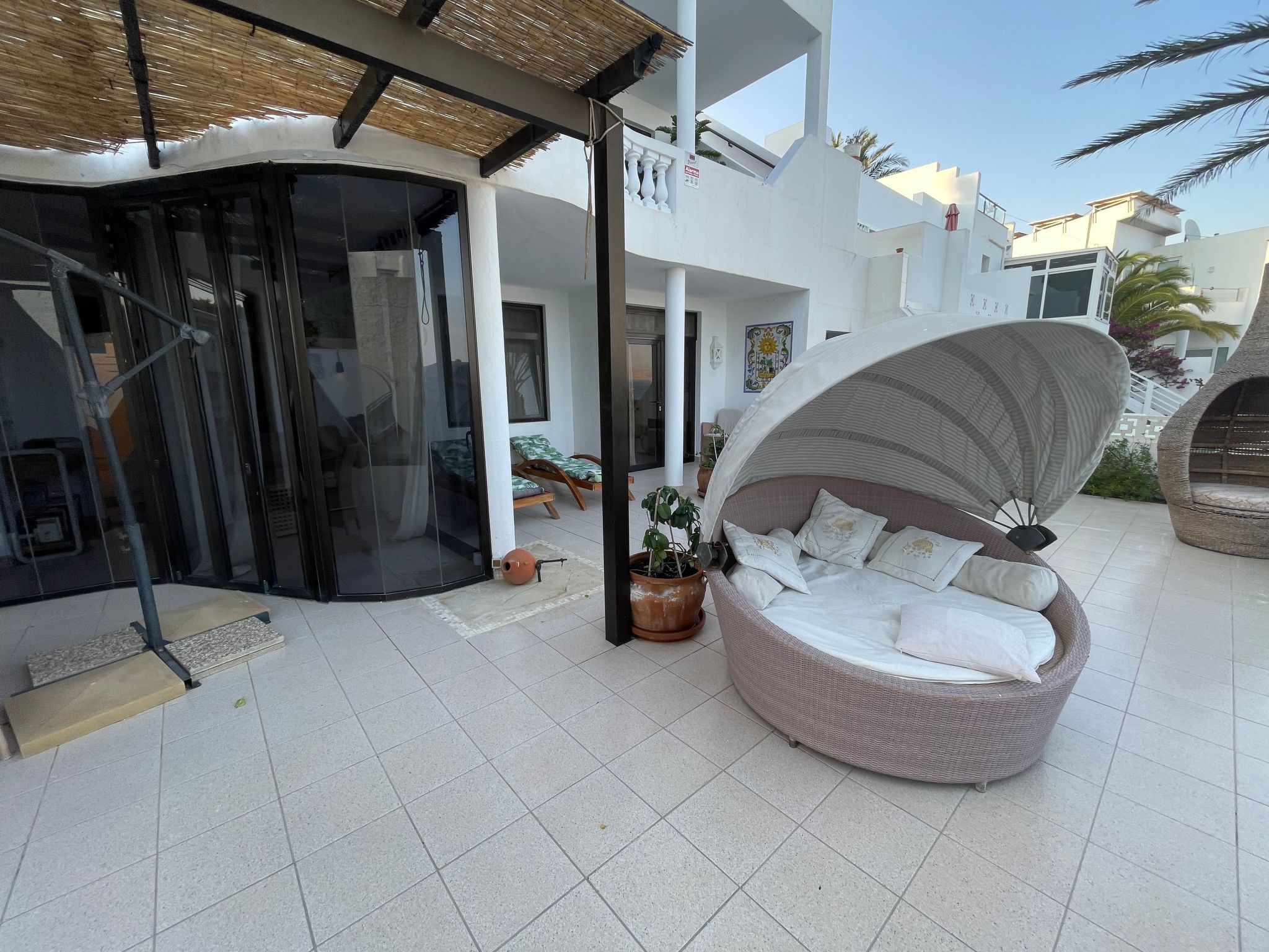 Appartement mit Blick auf das Wasser-Image-tags.info