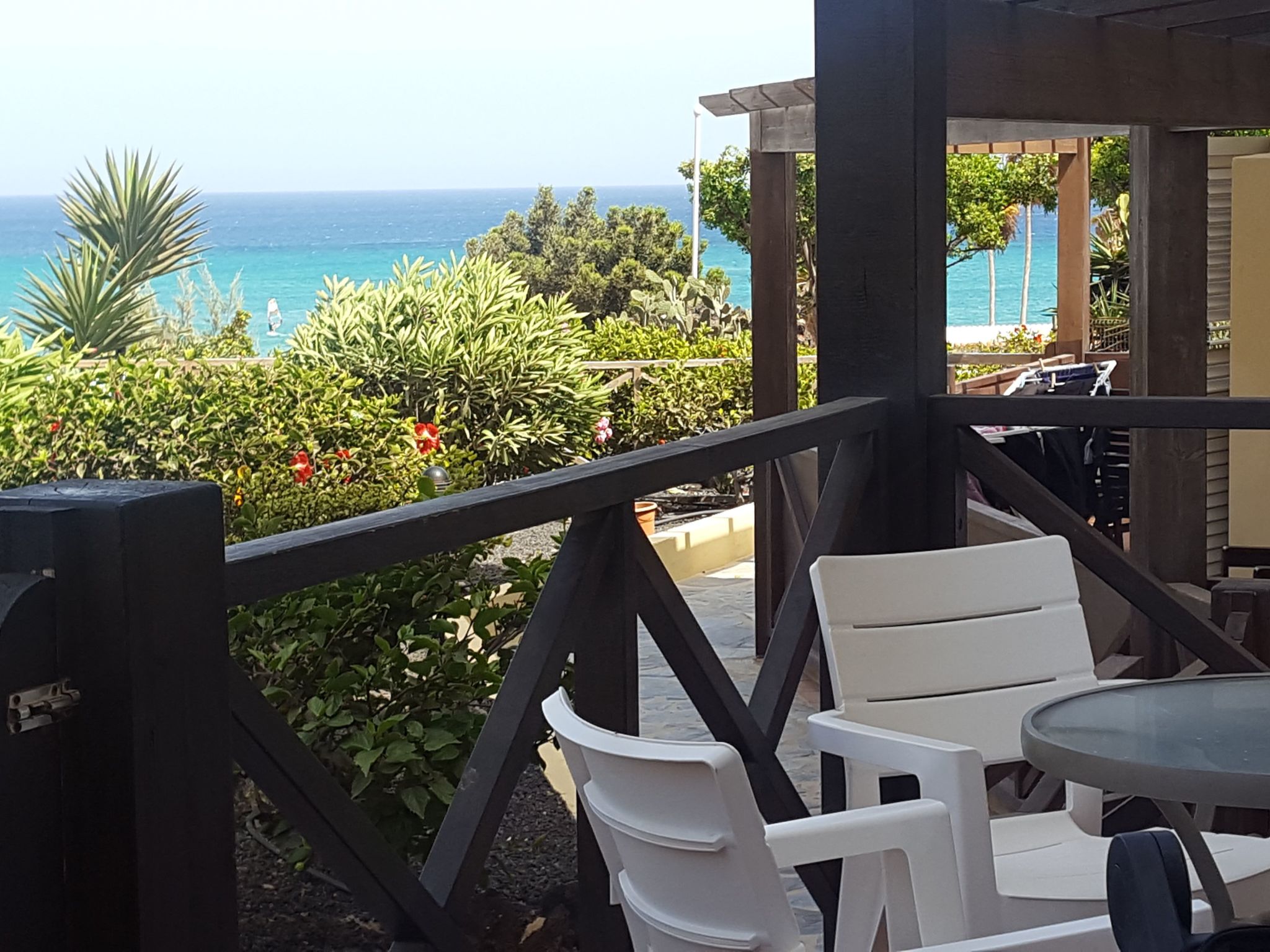 Binnen 1 minuut sta je op een wit zandstrand en breng je je vakantie door in CasaVovo, een modern appartement op de begane grond met toegang vanuit de tuin (rolstoel/rolstoeltoegankelijk). Het apparte..