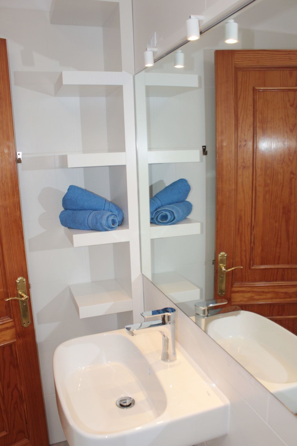 Maritim und modern eingerichtete Ferienwohnung-Binnen