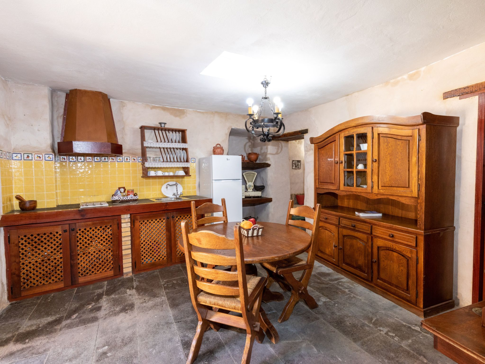 "Tamasite tetir" mit Pool-Inside