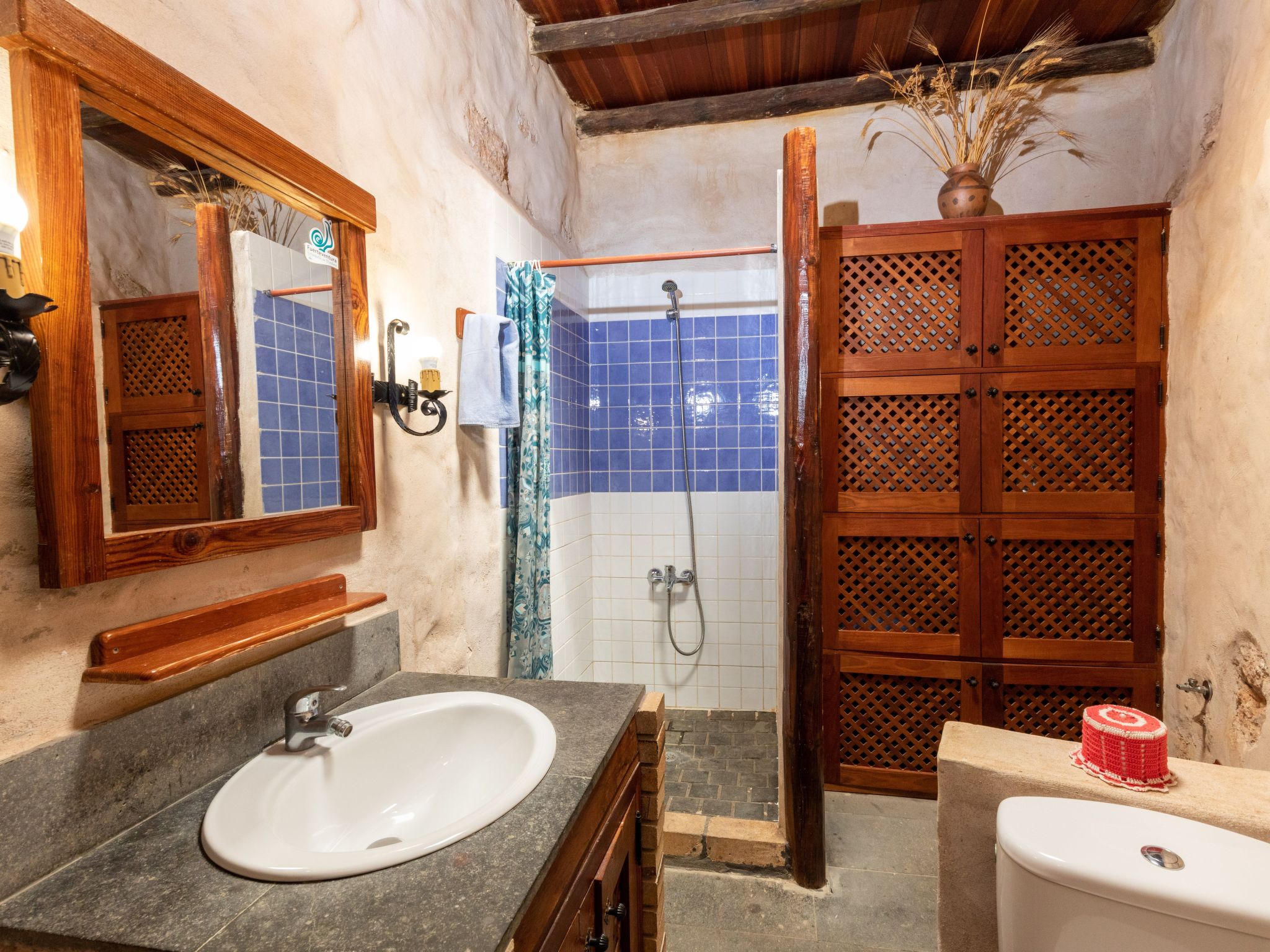 "Tamasite tetir" mit Pool-Inside