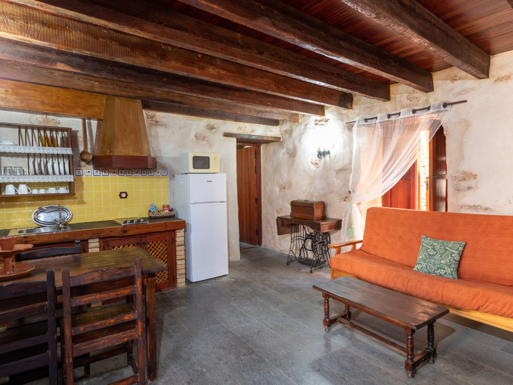 "Tamasite toto" mit Schwimmbad