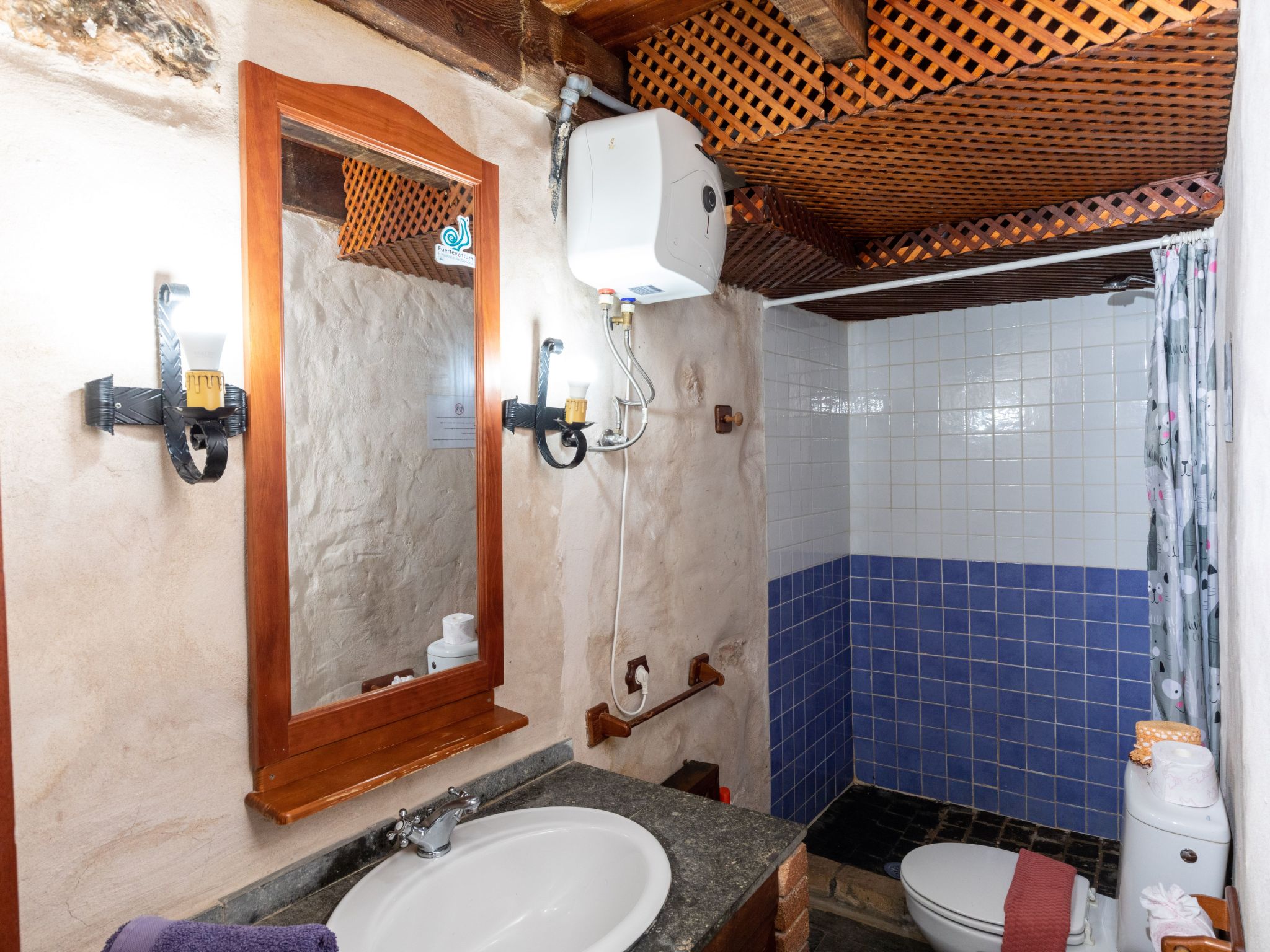 "Tamasite toto" mit Schwimmbad-Inside