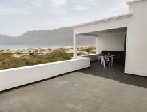 in Caleta De Famara mit Terrasse