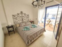 Ruim familiehuis op 150 meter van het strand van Caleta de Famara - thumbnail 2