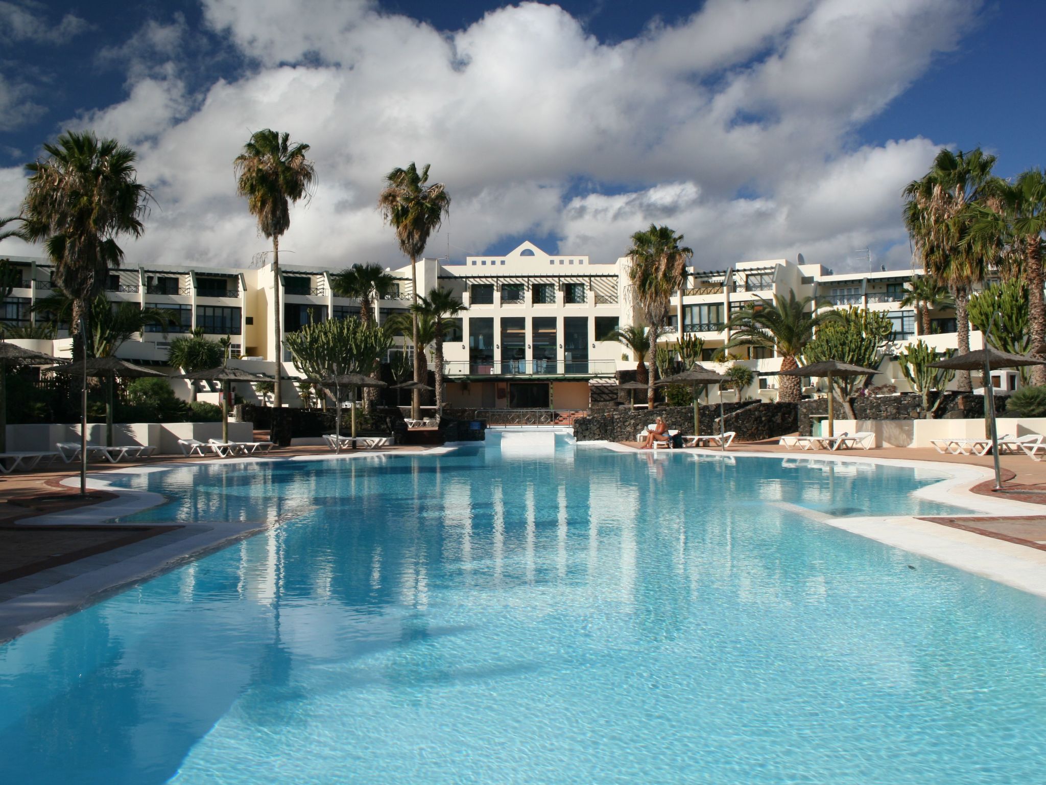 Fully equipped holiday flat in a prime location. There is plenty of space for 4 people. 2 bedrooms, 1 bathroom, tastefully furnished living room with kitchen create a cosy atmosphere in which you will..