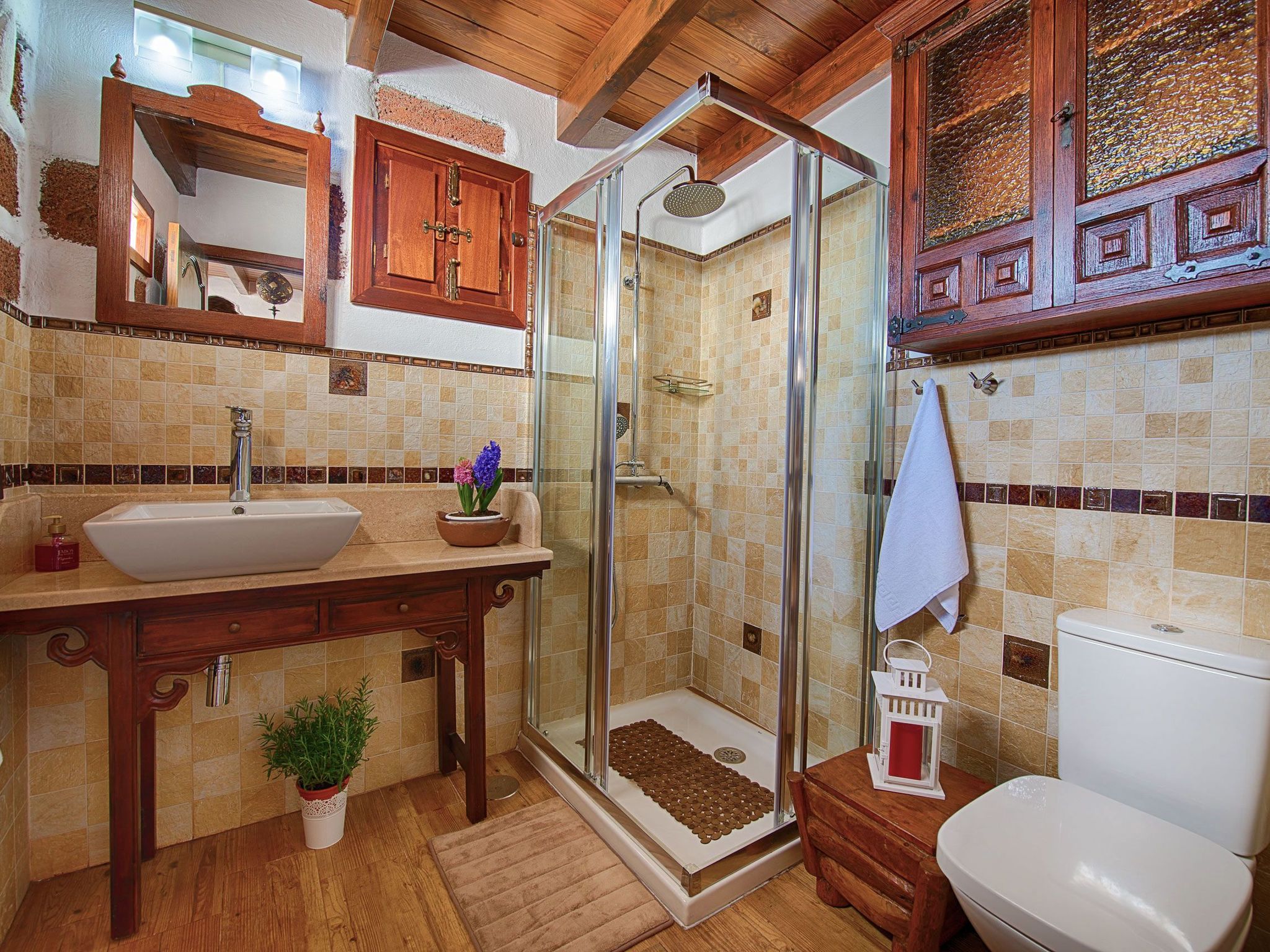 Exklusives Landhaus mit Garten und überdachter Terrasse sowie schöner Aussicht-Binnen