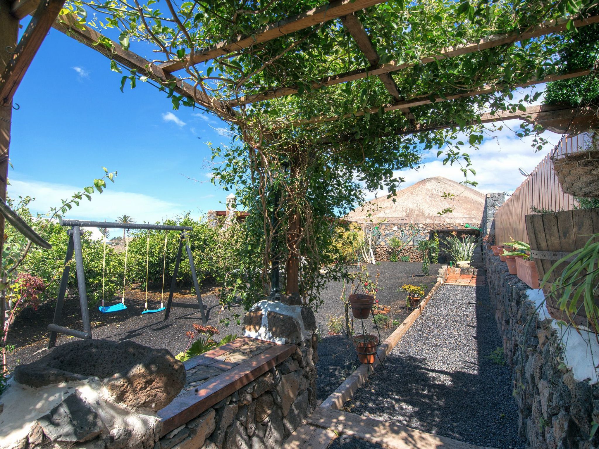 Exklusives Landhaus mit Garten und überdachter Terrasse sowie schöner Aussicht-Buiten