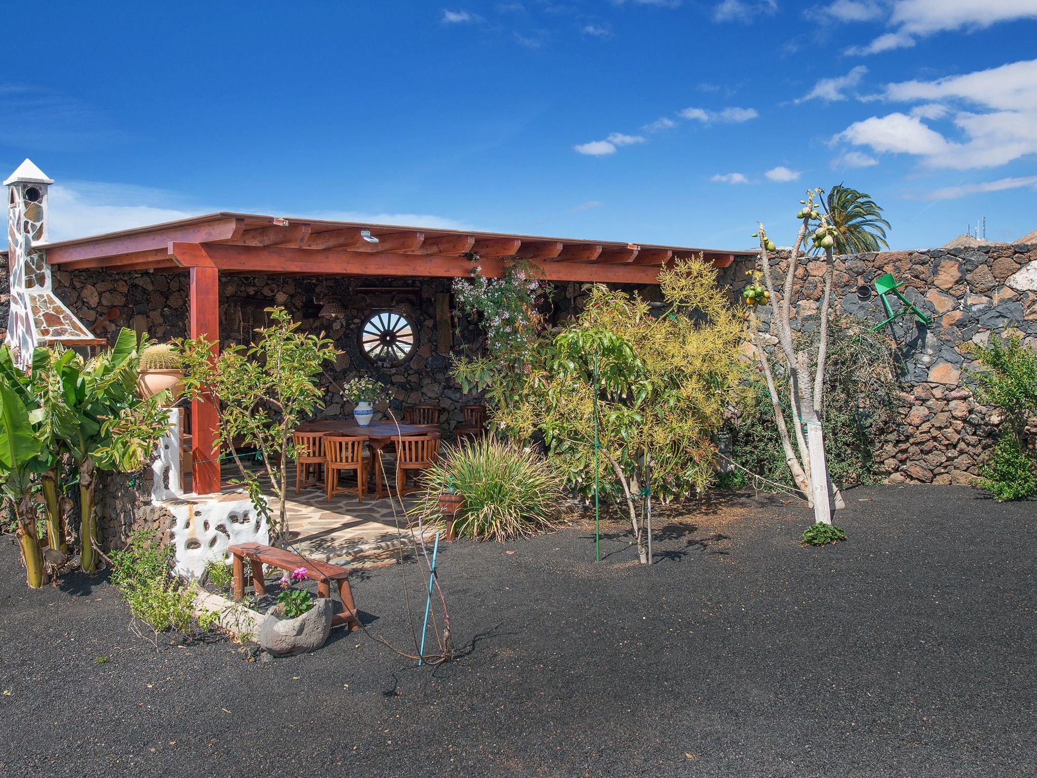 Exklusives Landhaus mit Garten und überdachter Terrasse sowie schöner Aussicht-Buiten