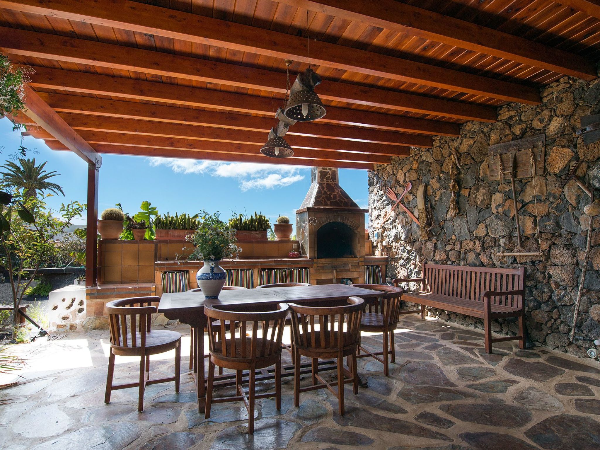 Exklusives Landhaus mit Garten und überdachter Terrasse sowie schöner Aussicht-Buiten