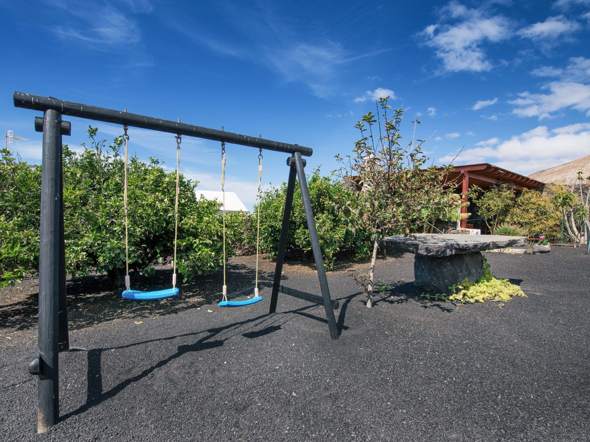 Exklusives Landhaus mit Garten und überdachter Terrasse sowie schöner Aussicht-Image-tags.info