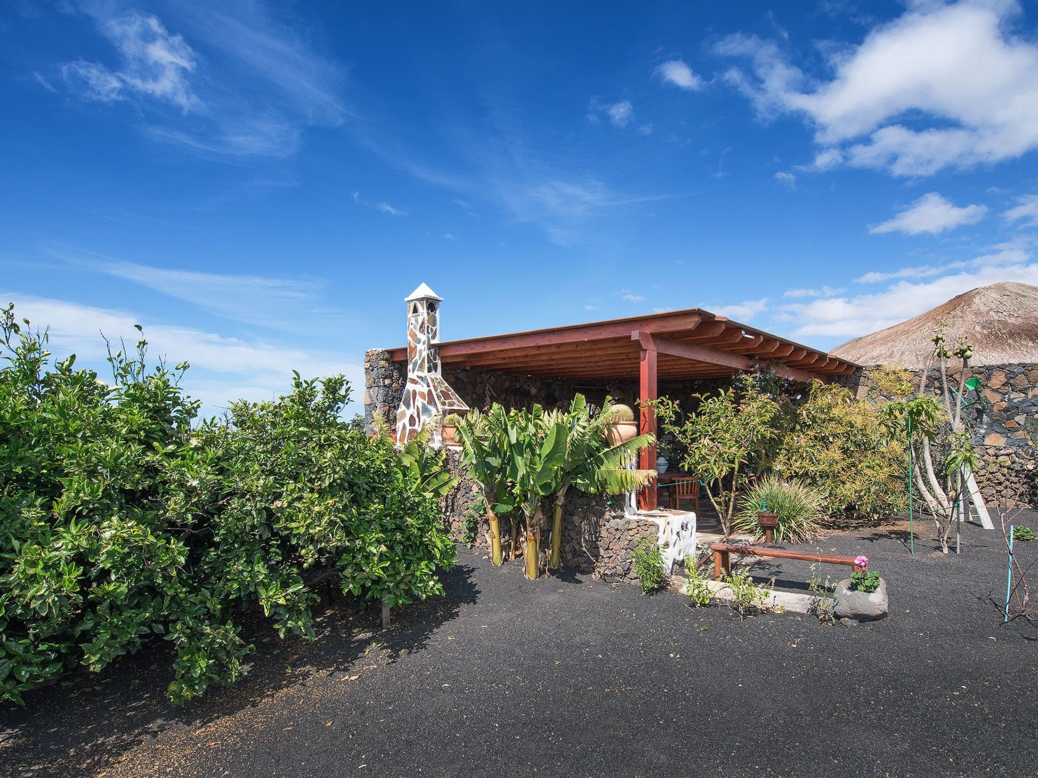 Exklusives Landhaus mit Garten und überdachter Terrasse sowie schöner Aussicht