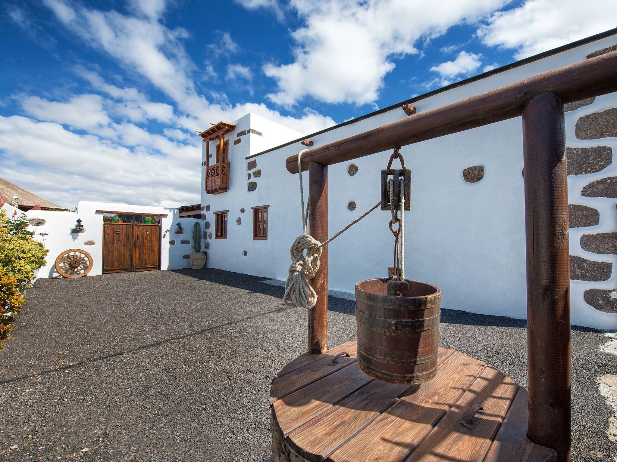 Exklusives Landhaus mit Garten und überdachter Terrasse sowie schöner Aussicht-Buiten