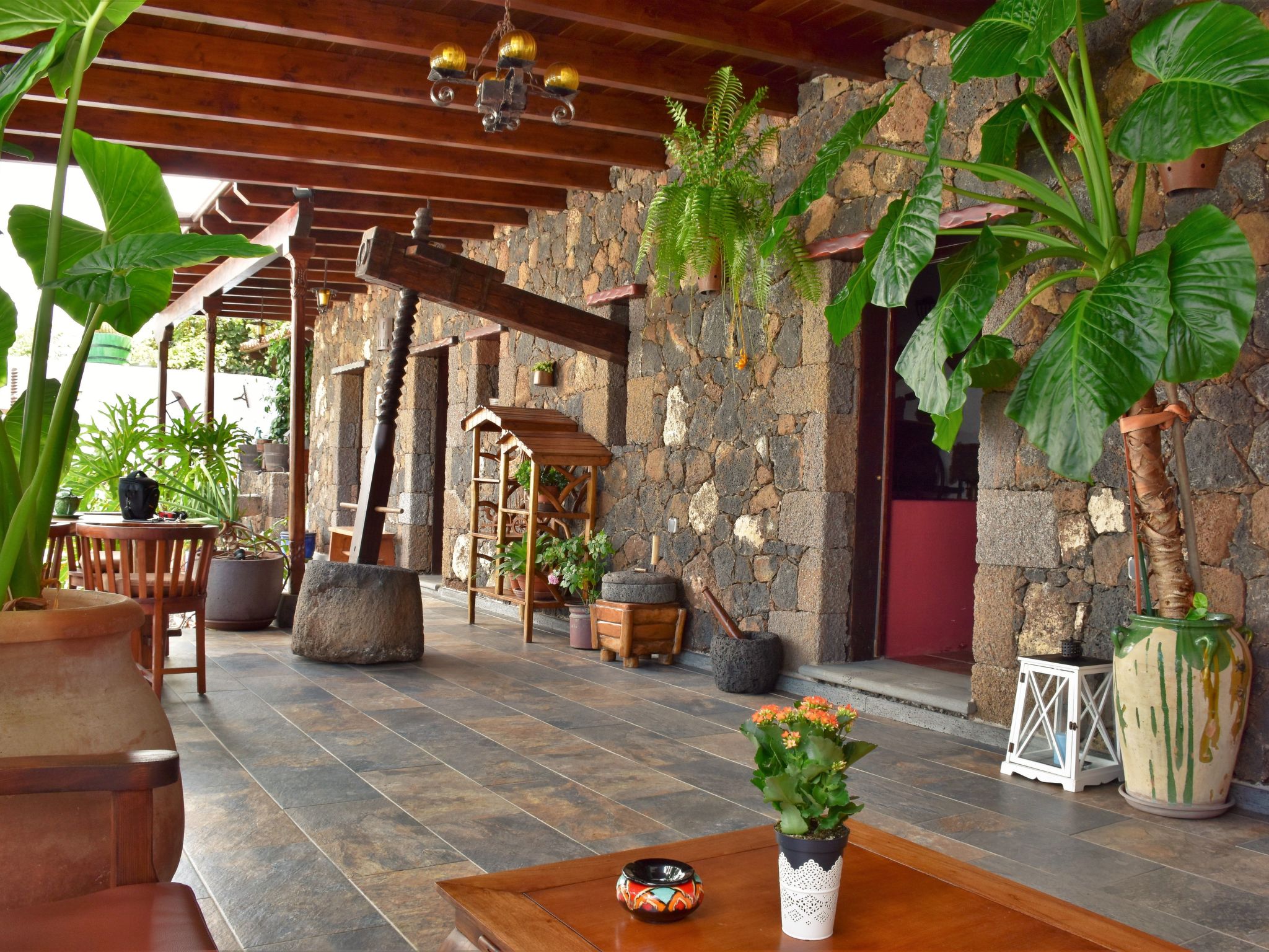 Exklusives Landhaus mit Garten und überdachter Terrasse sowie schöner Aussicht-Buiten