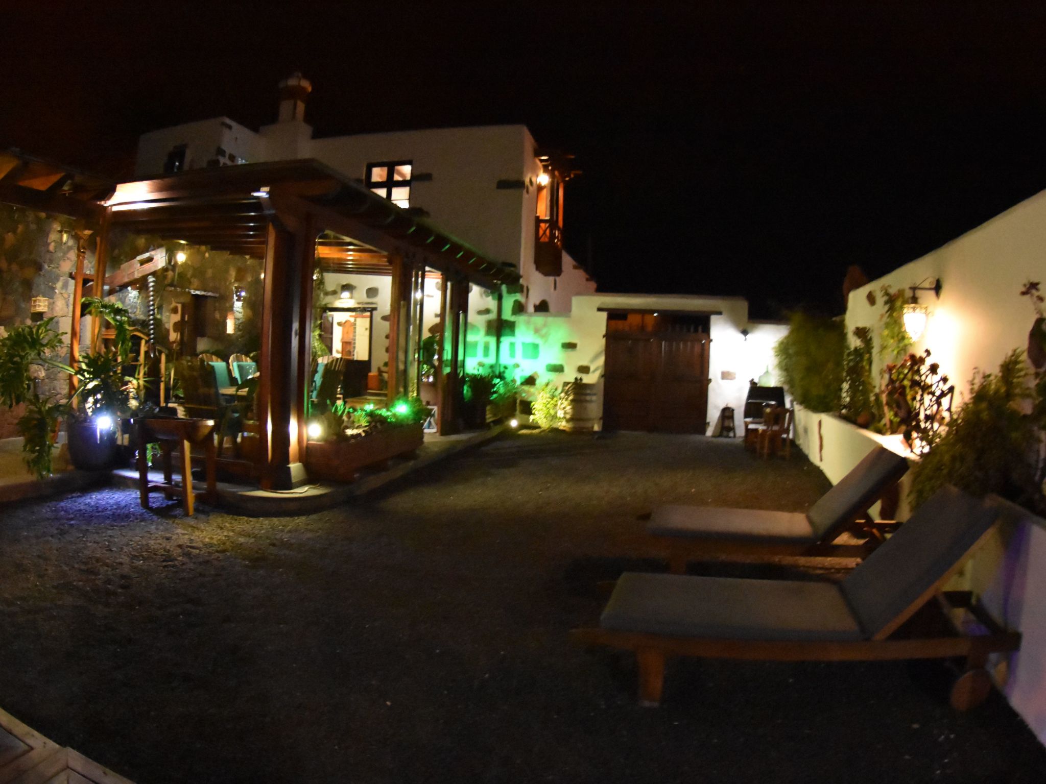 Exklusives Landhaus mit Garten und überdachter Terrasse sowie schöner Aussicht-Buiten