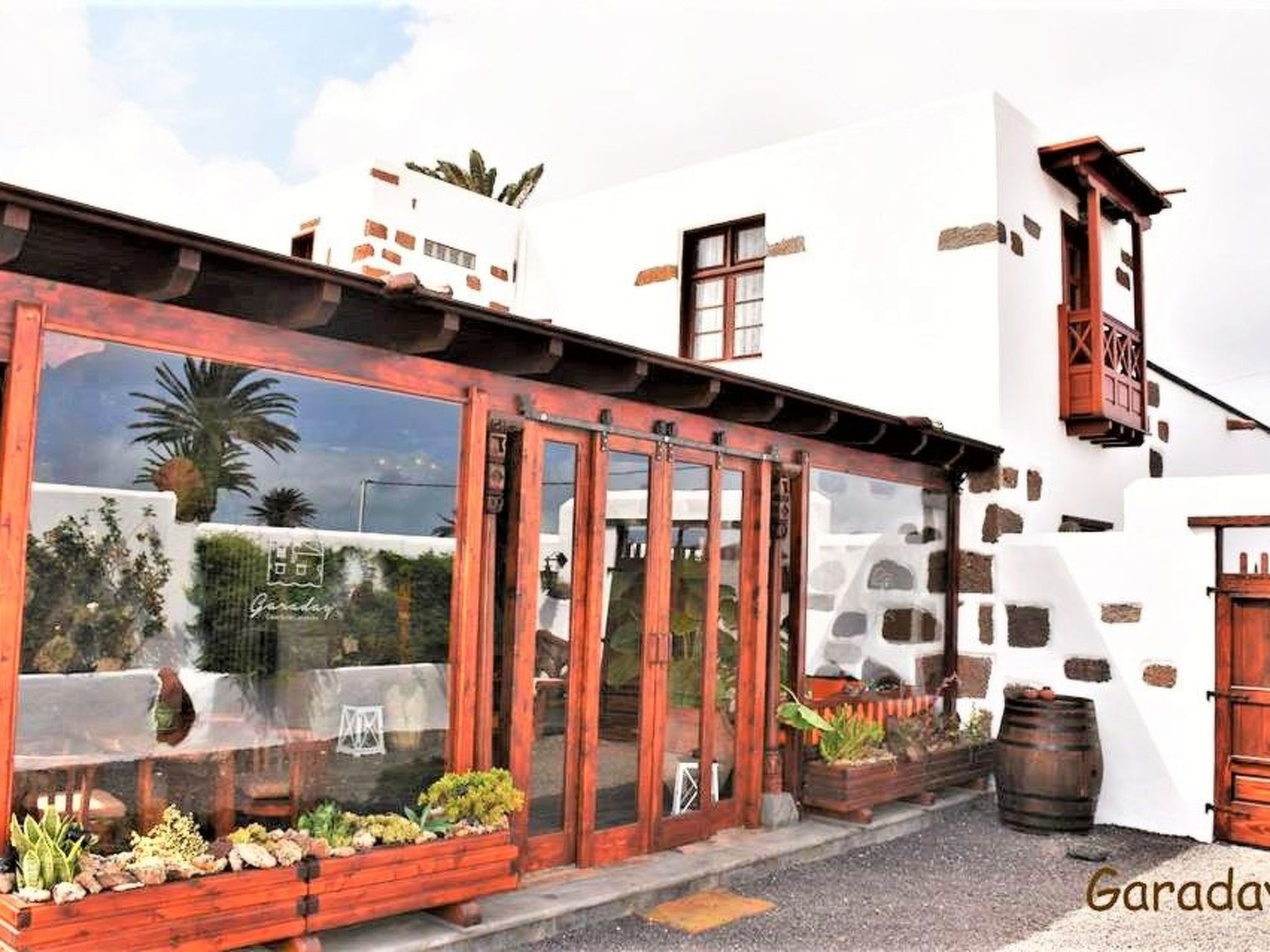 Exklusives Landhaus mit Garten und überdachter Terrasse sowie schöner Aussicht-Buiten