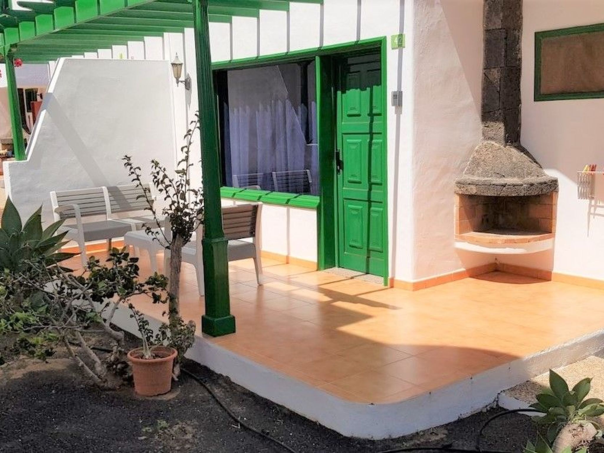 Wohnung mit Terrasse für 2 Erwachsene und 1 Kind — Terrace (3 of 7)