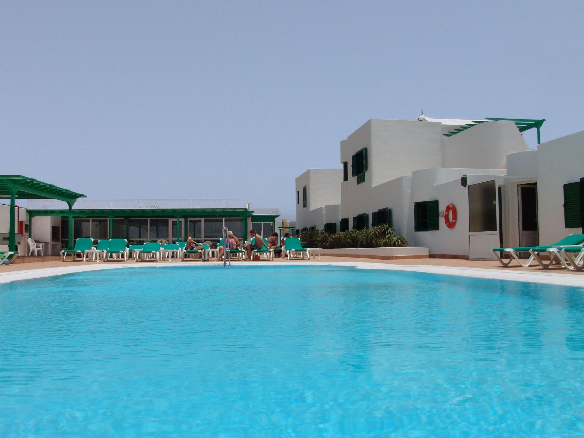 Apartamento con terraza — Pool Outdoor (1 of 7)