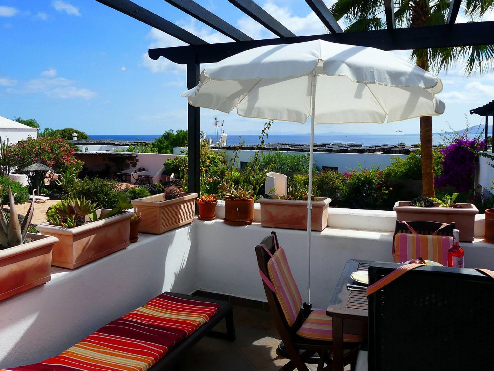 Appartement mit Blick auf das Wasser-Image-tags.info