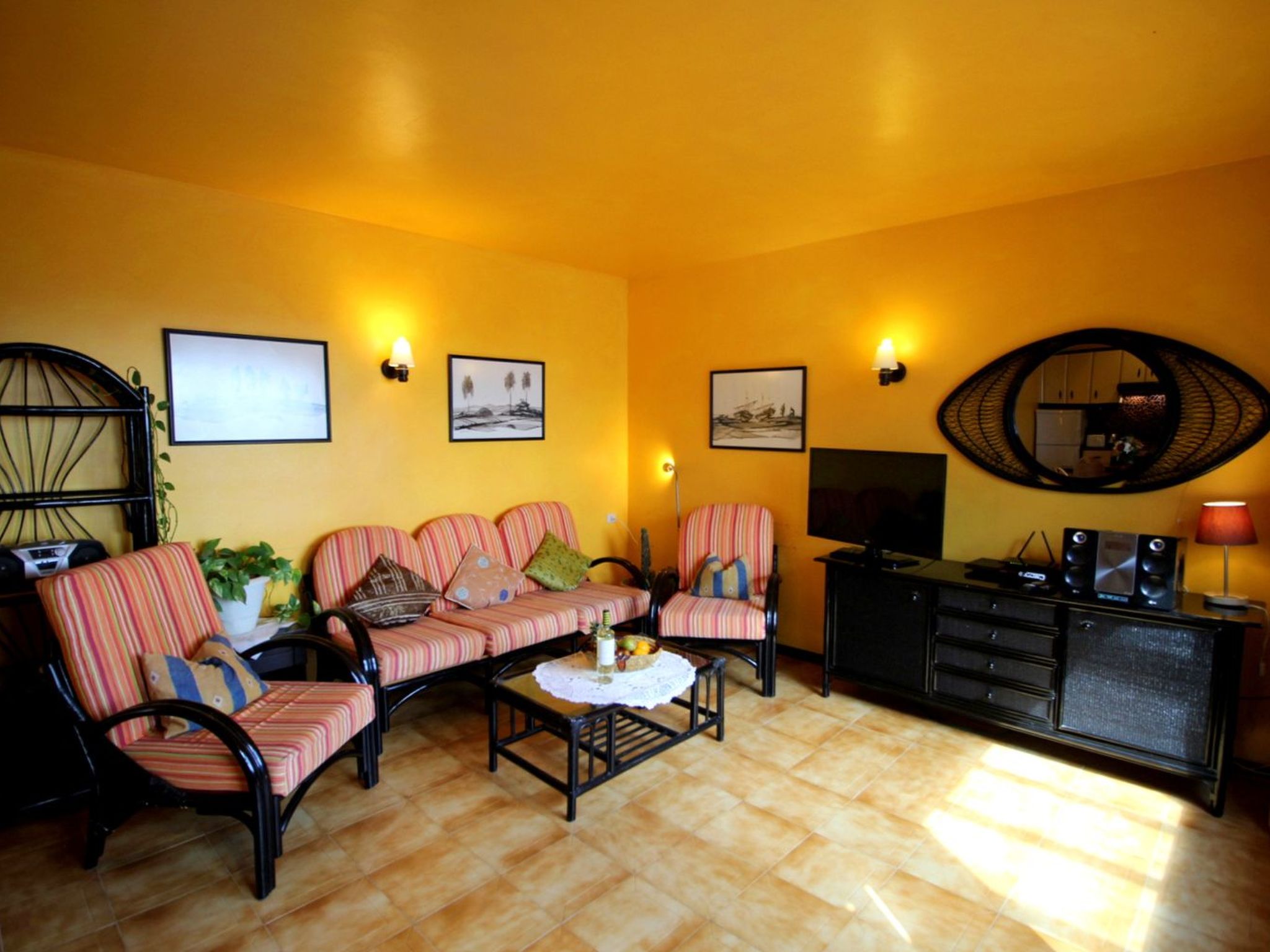 Appartement mit Blick auf das Wasser-Image-tags.info