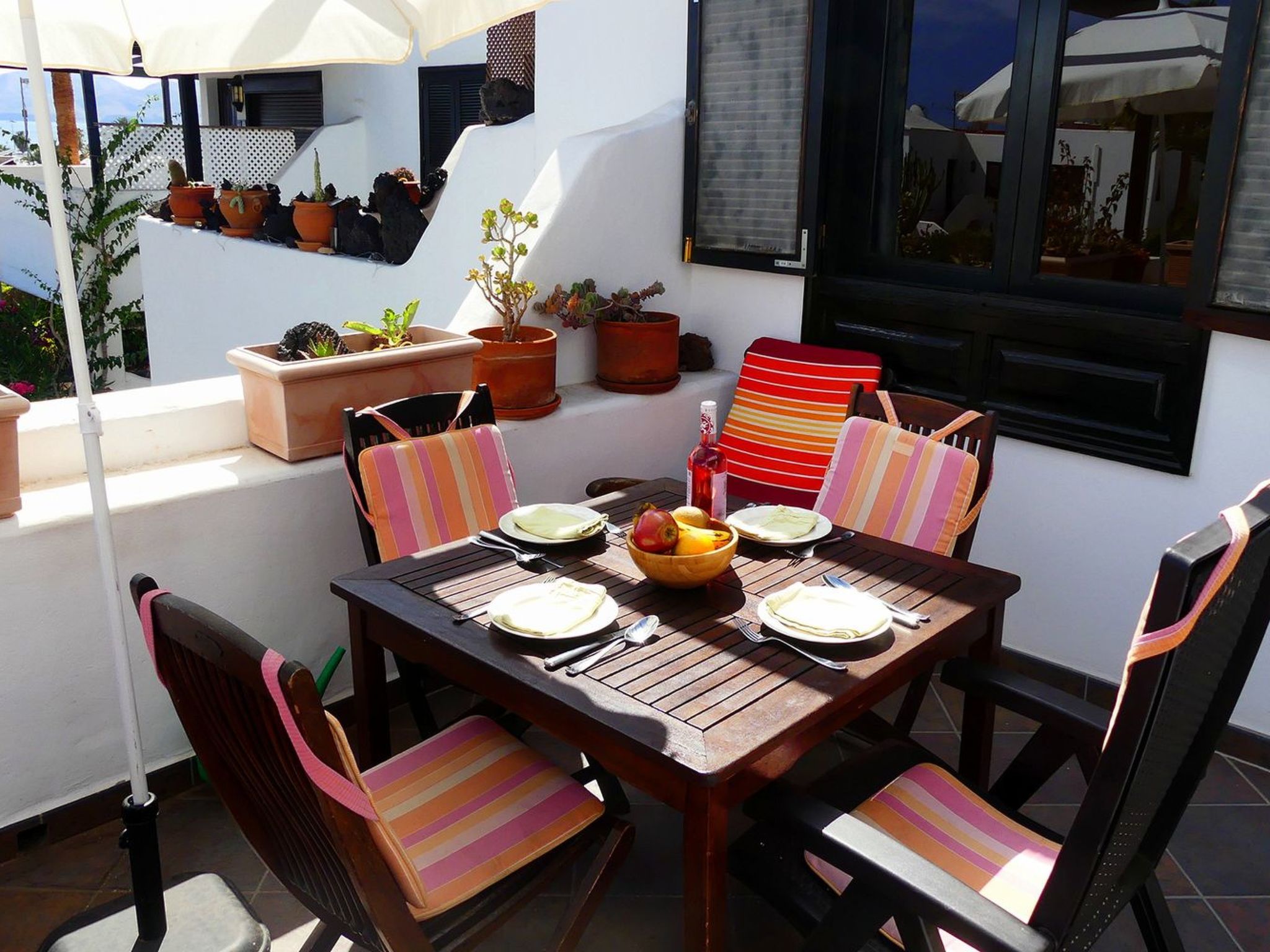 Appartement mit Blick auf das Wasser-Image-tags.info