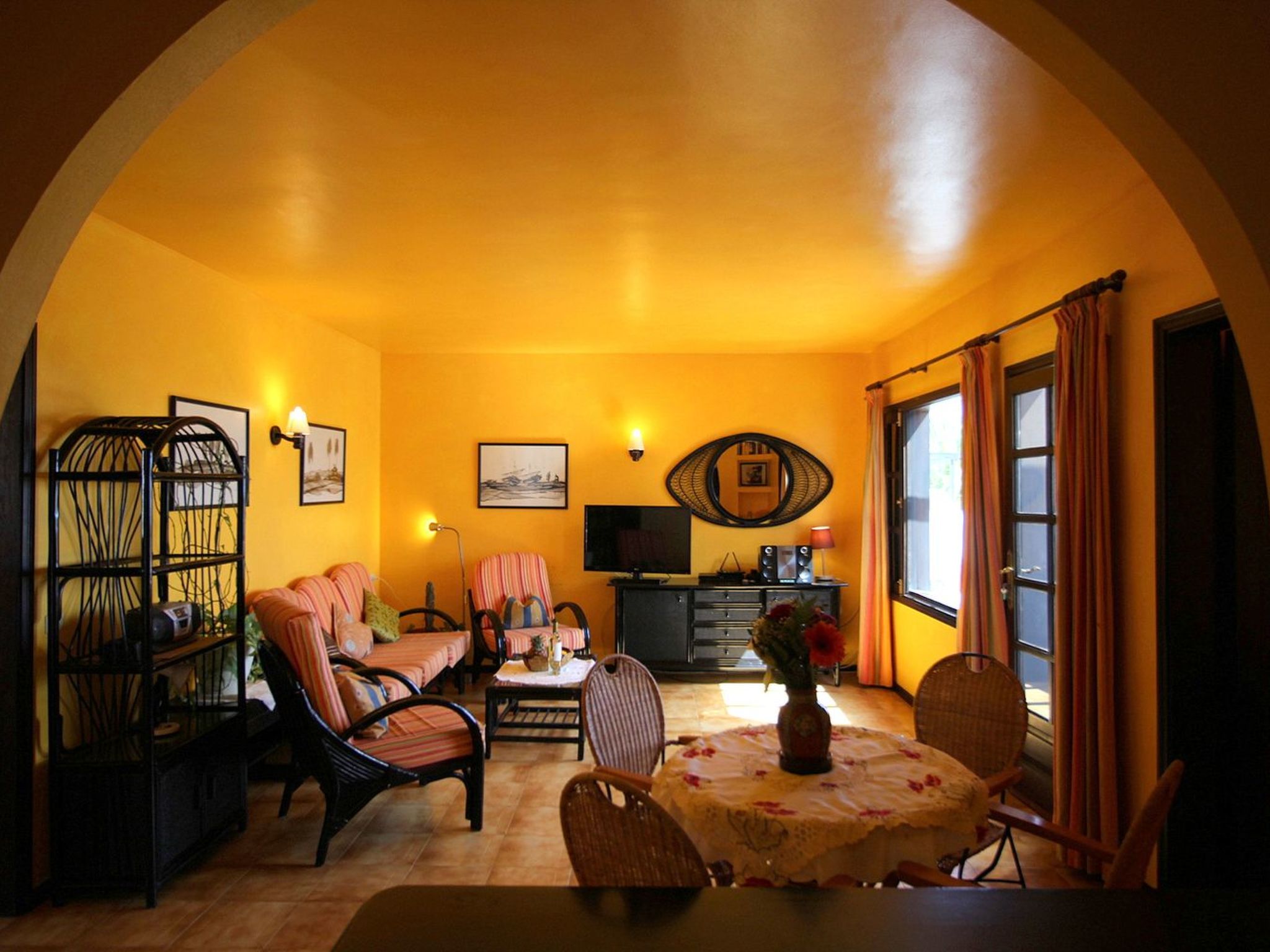 Appartement mit Blick auf das Wasser-Image-tags.info