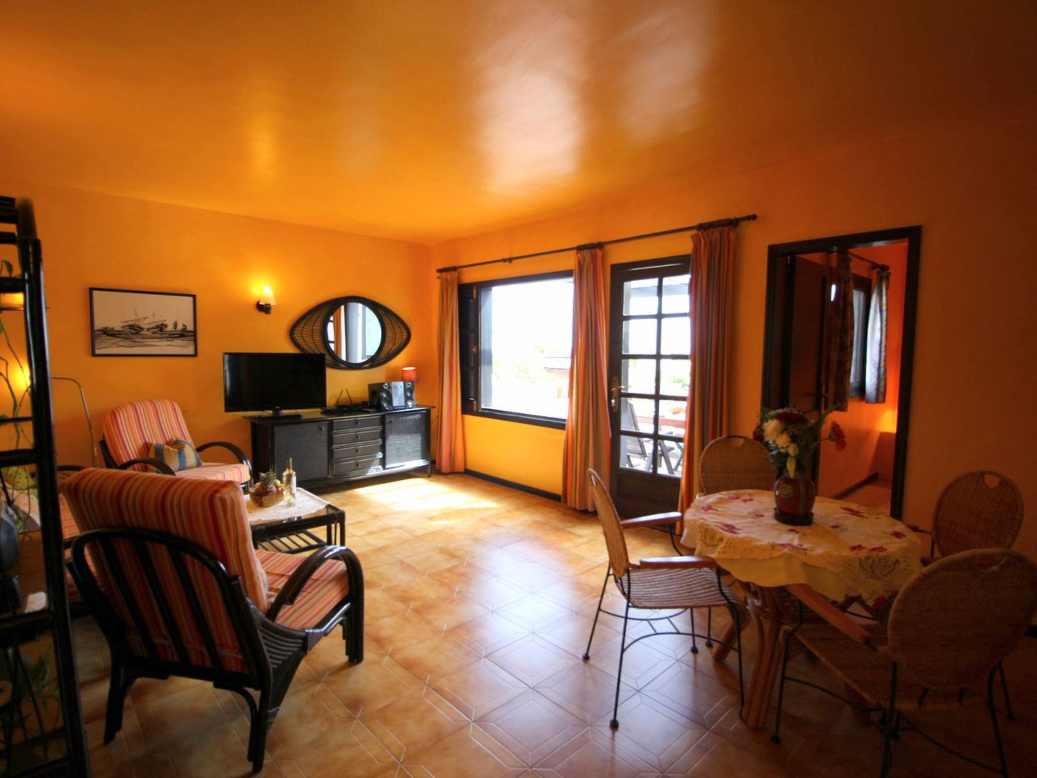 Appartement mit Blick auf das Wasser-Image-tags.info