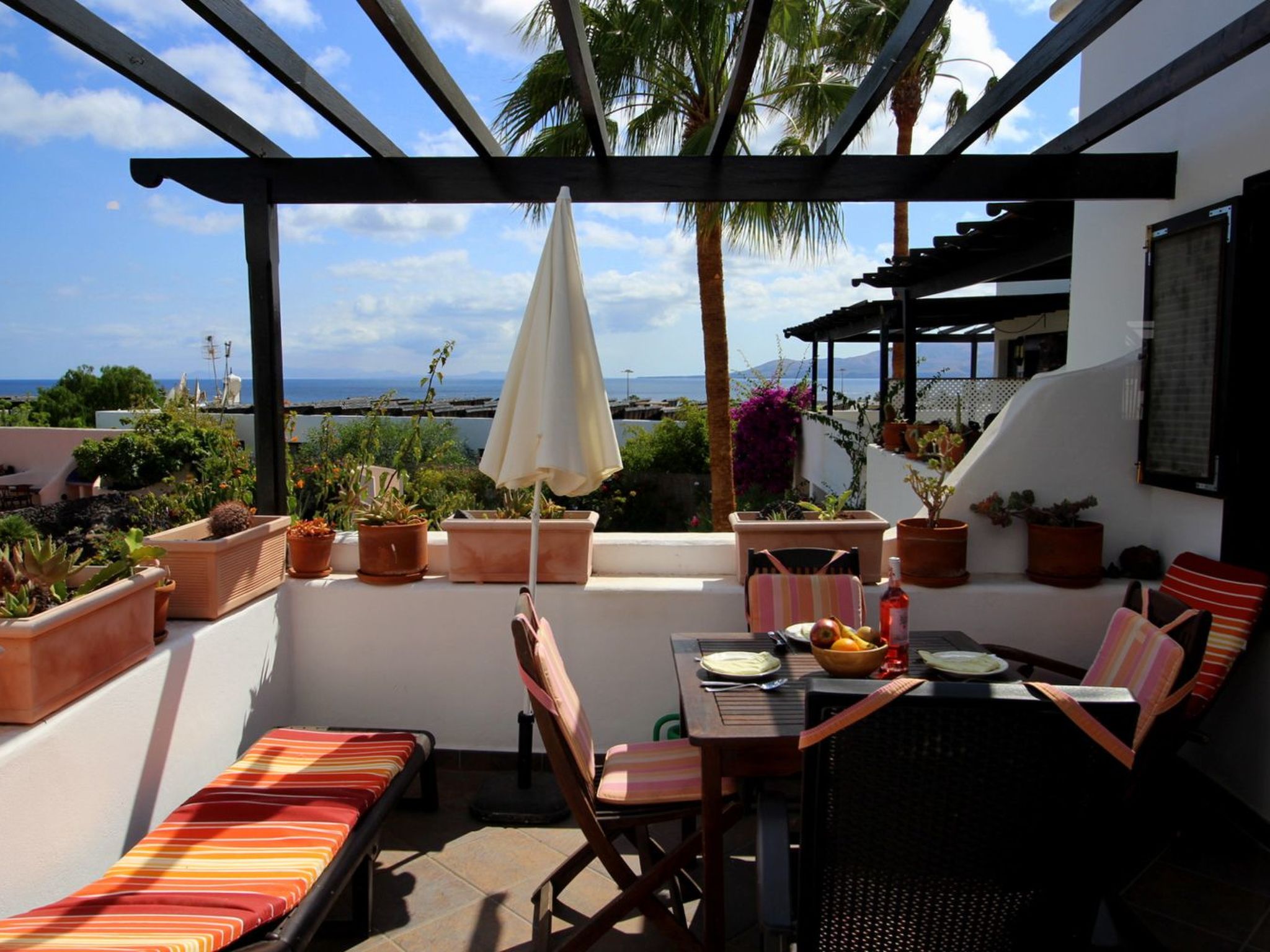 Appartement mit Blick auf das Wasser-Image-tags.info