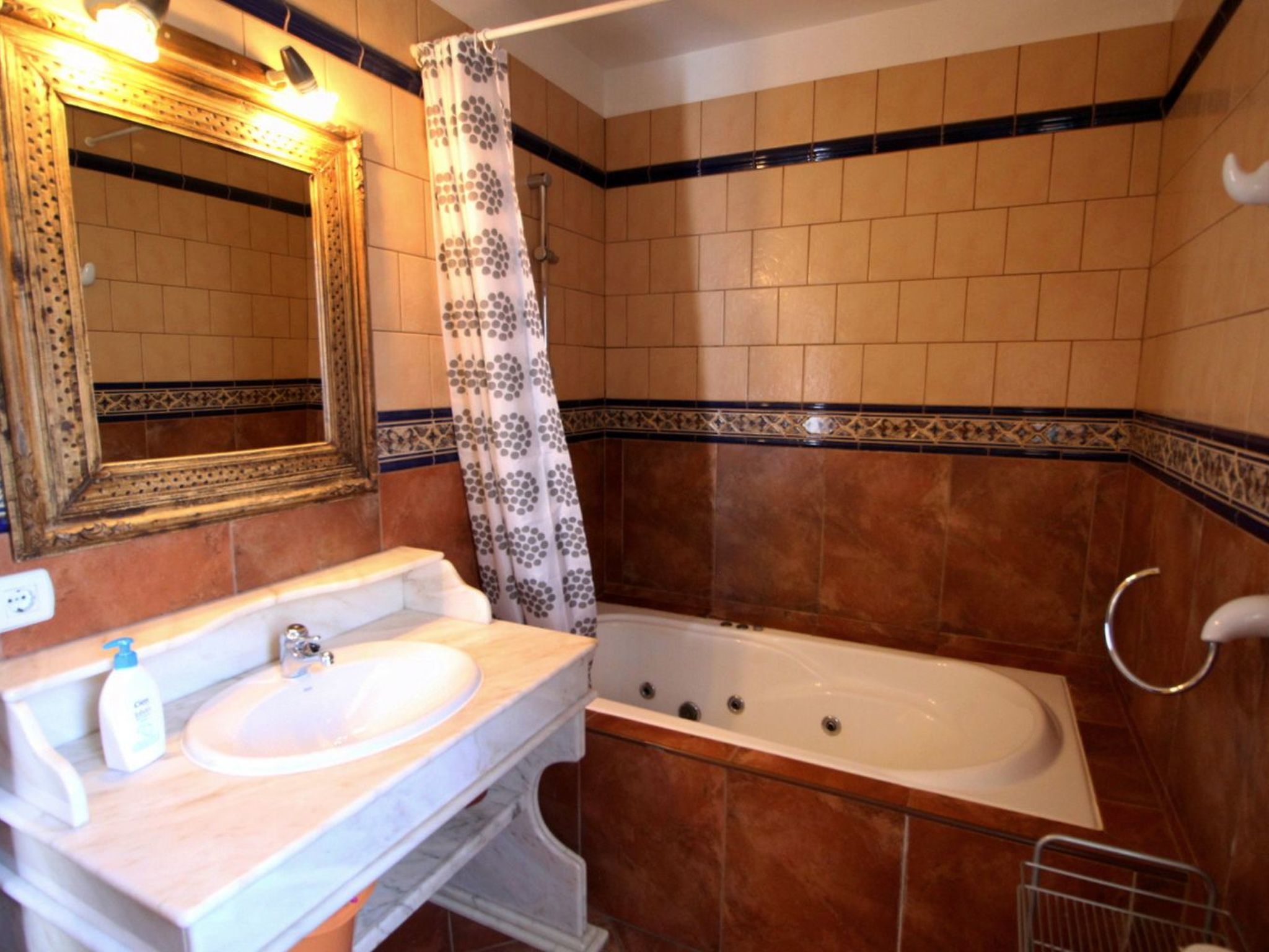 Appartement mit Blick auf das Wasser-Image-tags.info