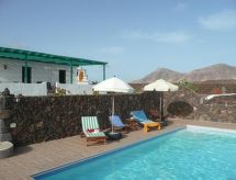 Finca mit Pool und herrlichem Meerblick