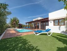 Villa Alegria: Strandvilla voor 8 in Playa Blanca, 170m² luxe - thumbnail 2
