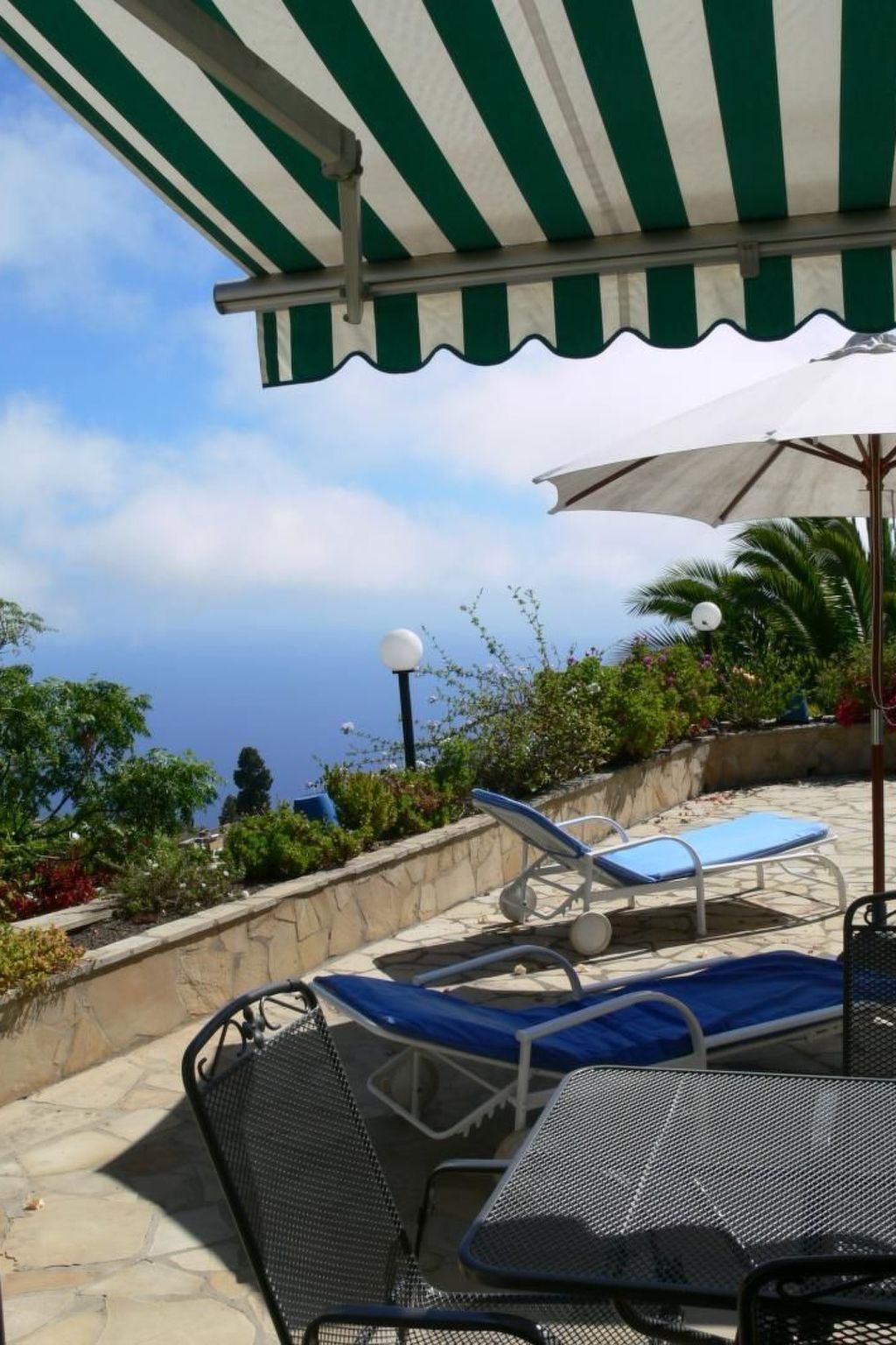 Anspruchsvolle Ferienvilla mit Panoramablick-Image-tags.info