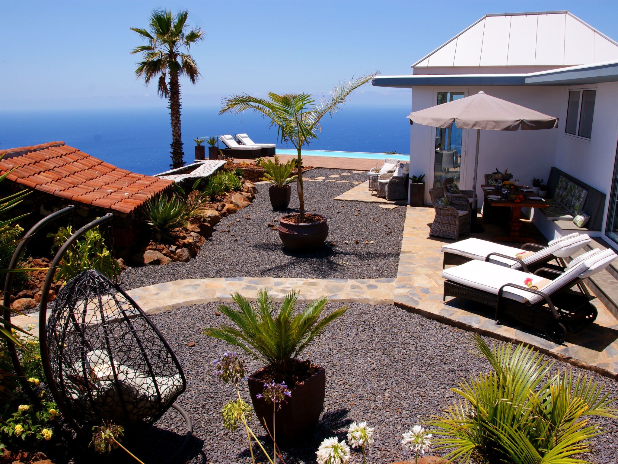 Moderne Architekten-Villa mit Infinity-Pool und Meerblick-Image-tags.info