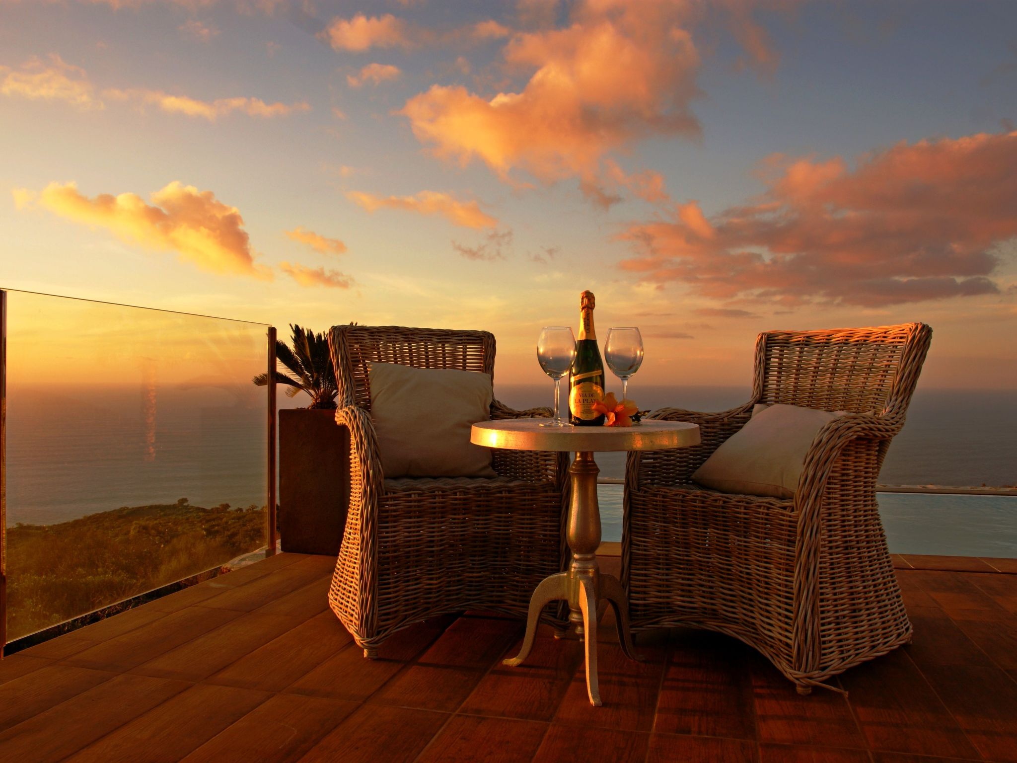 Moderne Architekten-Villa mit Infinity-Pool und Meerblick-Image-tags.info