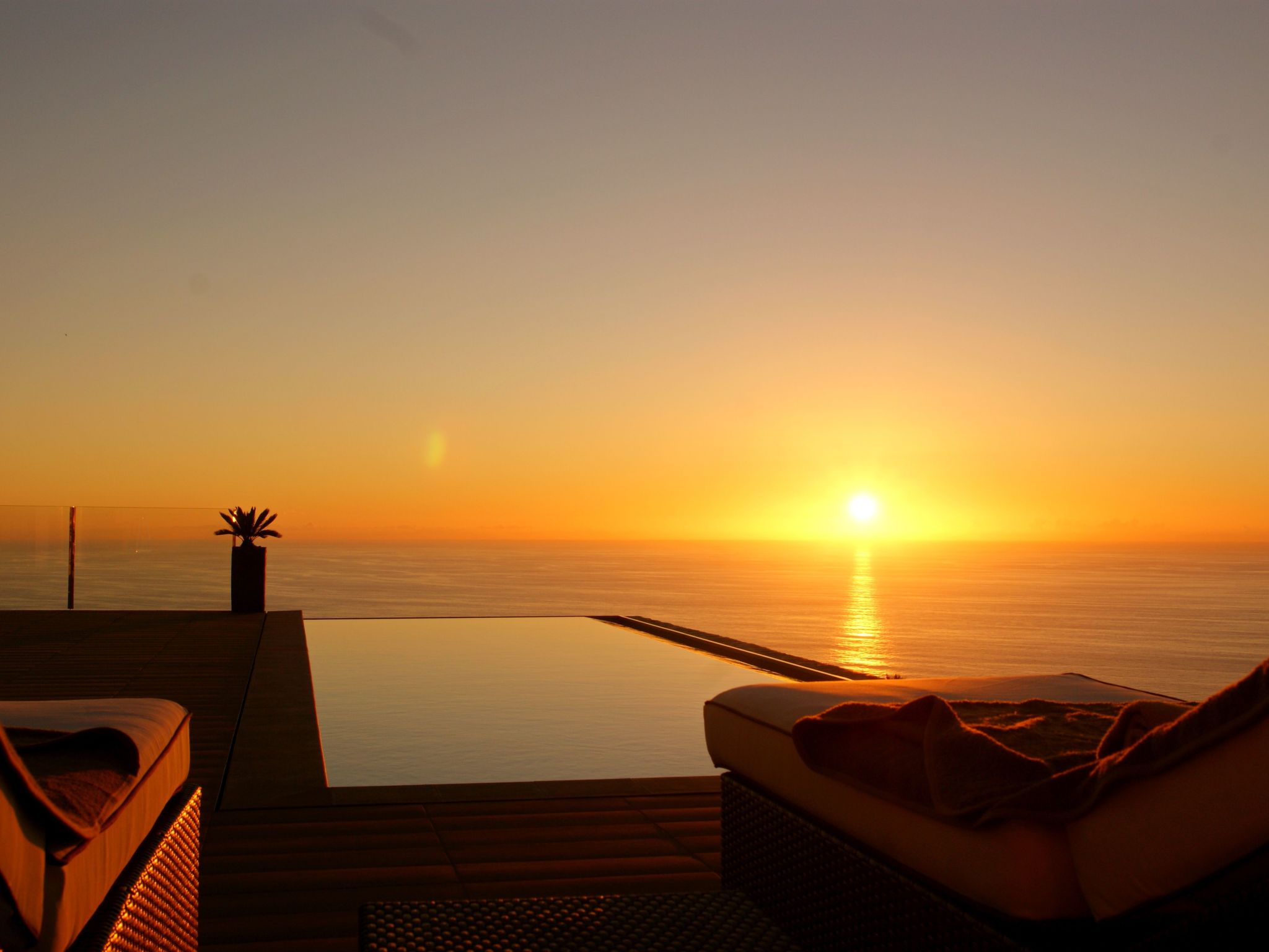 Moderne Architekten-Villa mit Infinity-Pool und Meerblick-Image-tags.info