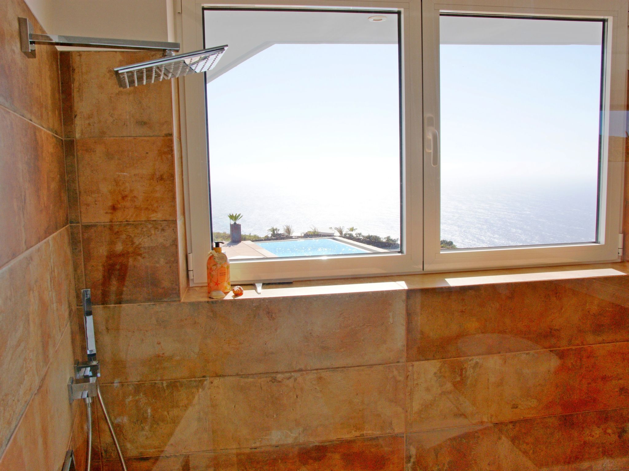 Moderne Architekten-Villa mit Infinity-Pool und Meerblick-Image-tags.info