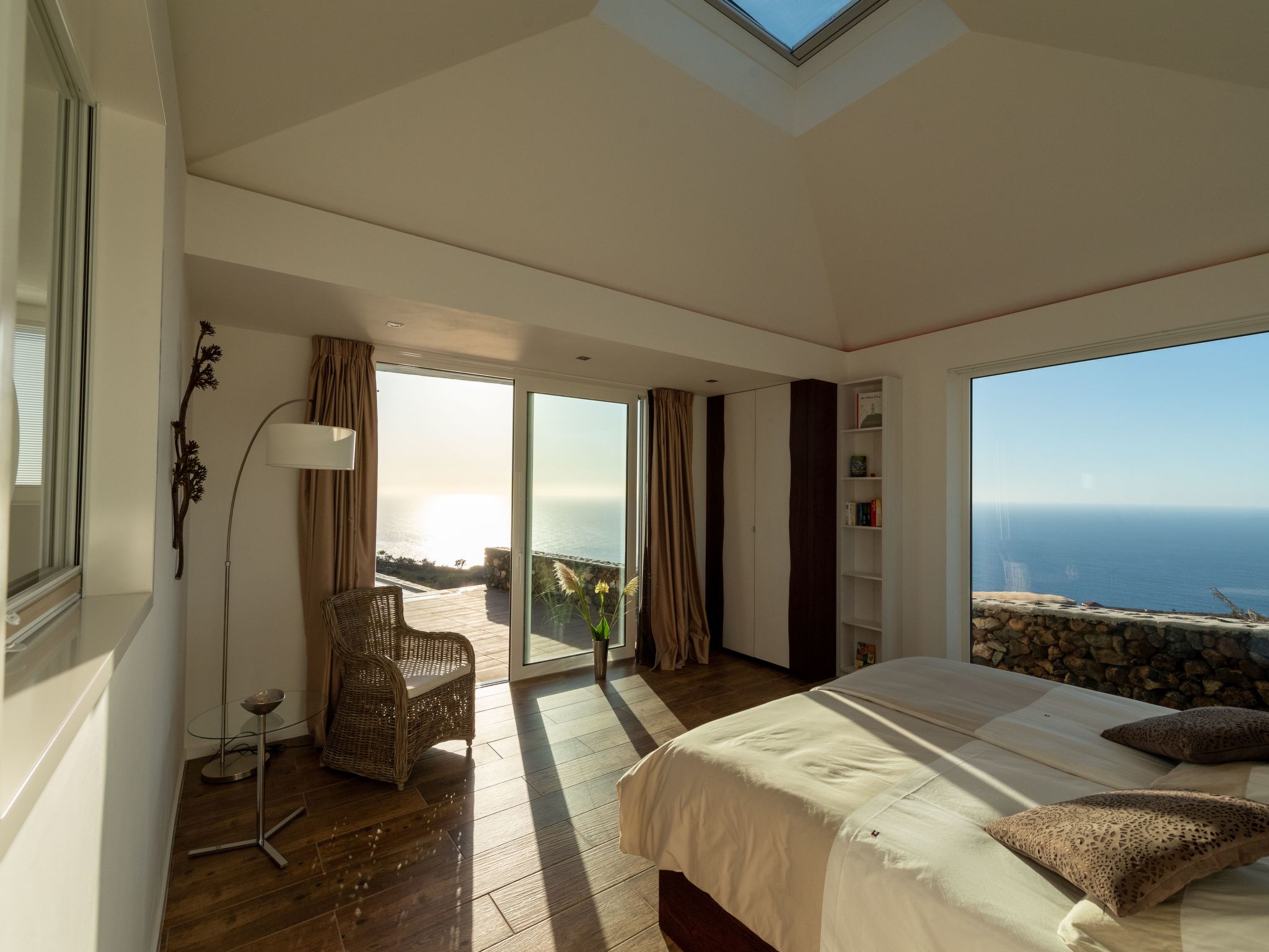 Moderne Architekten-Villa mit Infinity-Pool und Meerblick-Image-tags.info