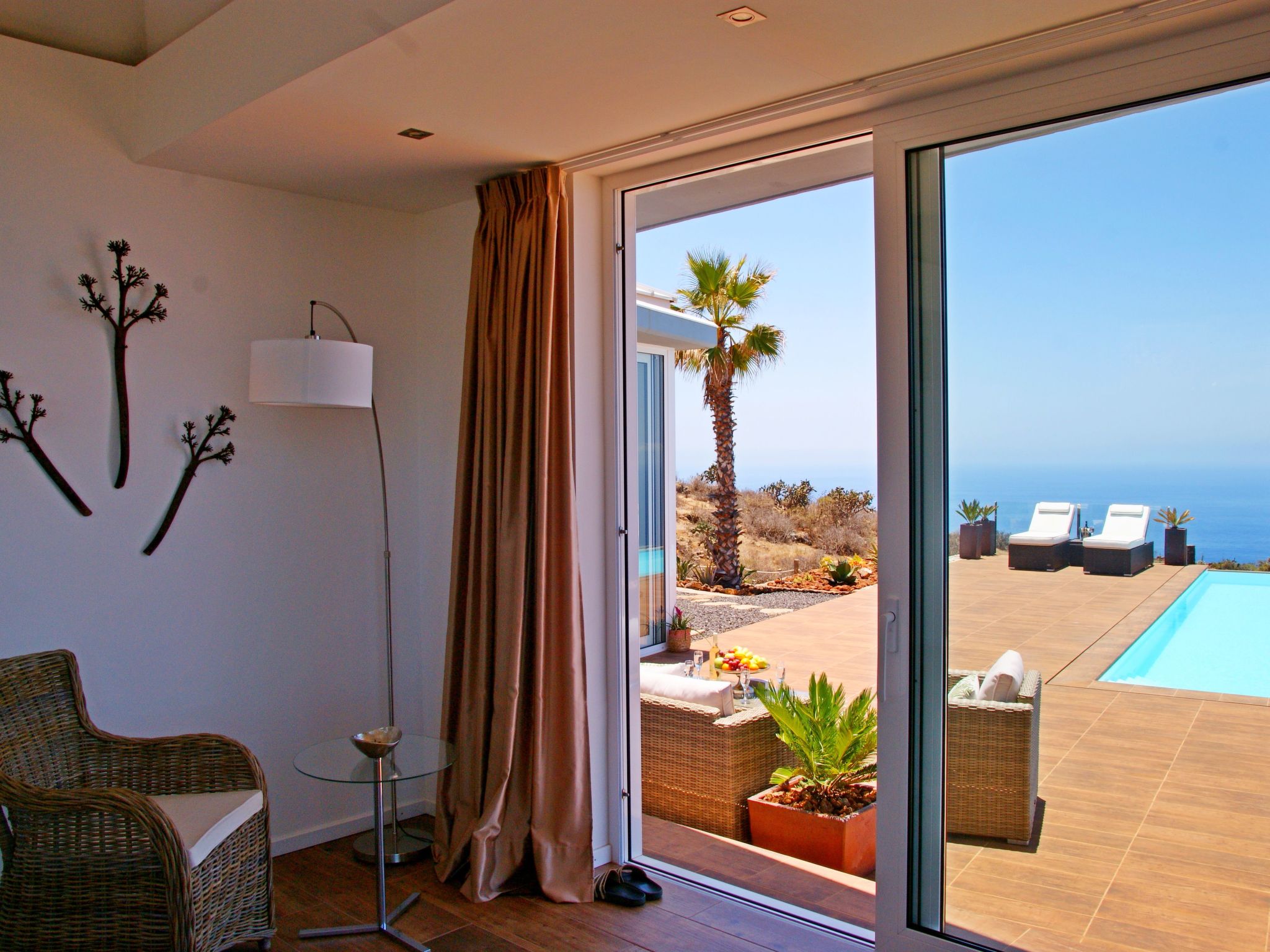 Moderne Architekten-Villa mit Infinity-Pool und Meerblick-Image-tags.info