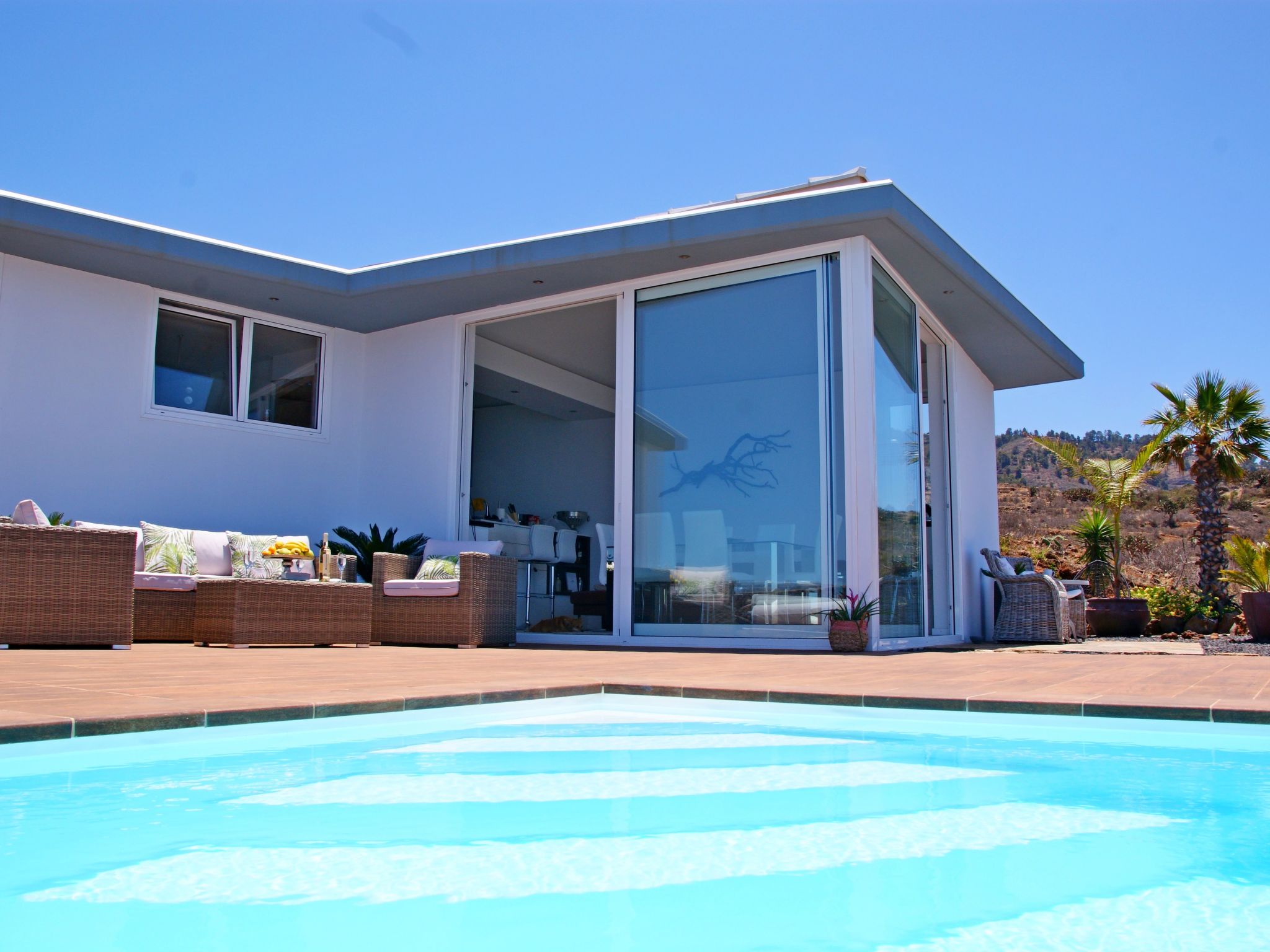 Moderne Architekten-Villa mit Infinity-Pool und Meerblick-Image-tags.info