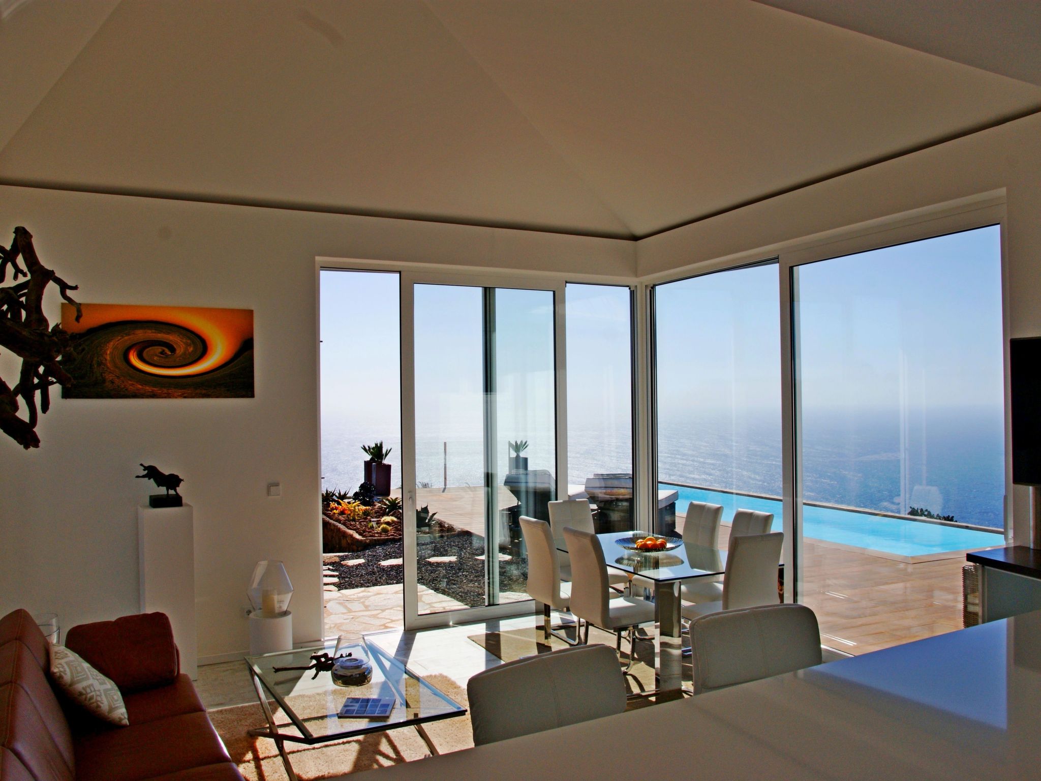 Moderne Architekten-Villa mit Infinity-Pool und Meerblick-Image-tags.info